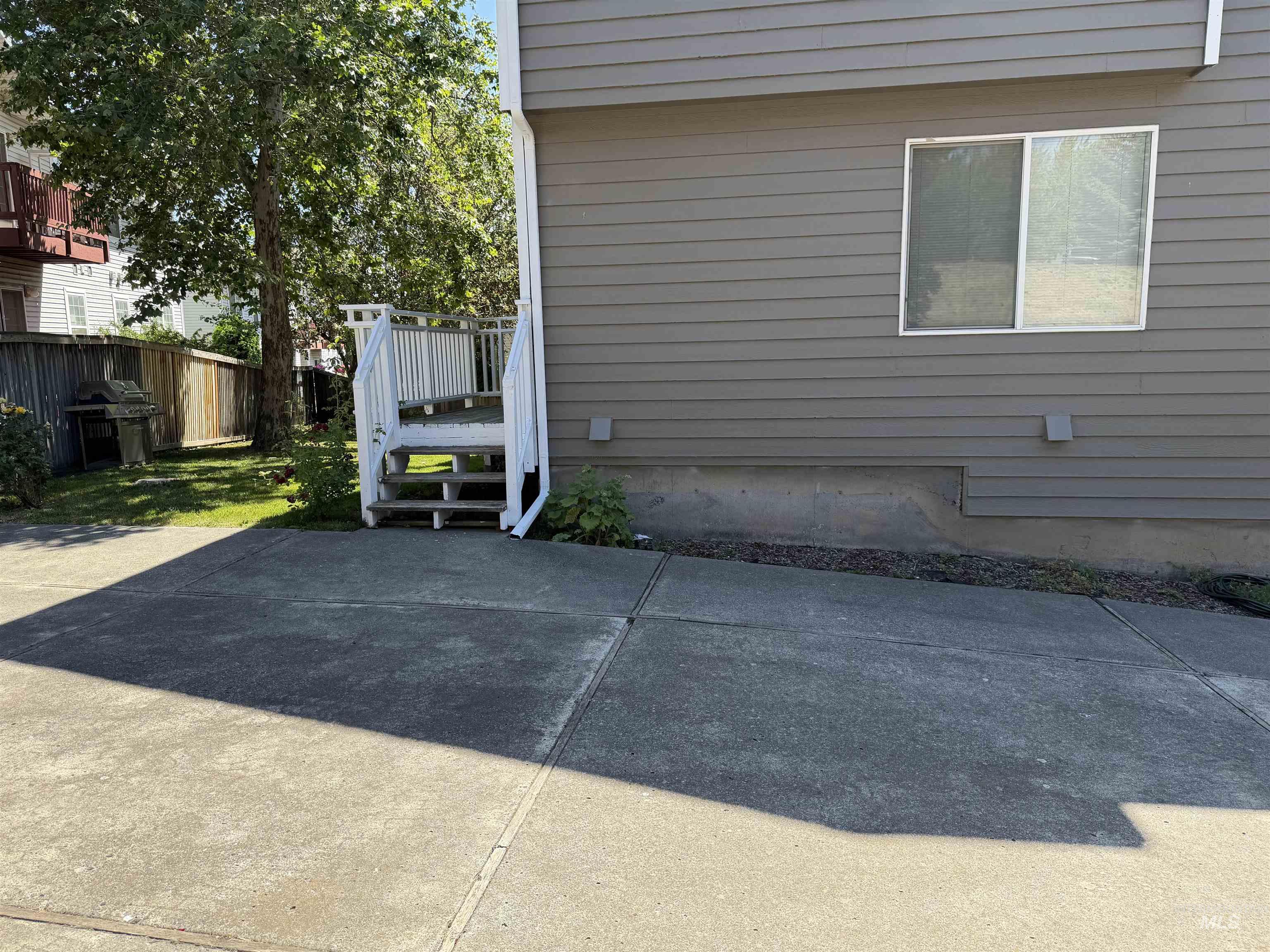 562 Deer Meadow Property Photo 30