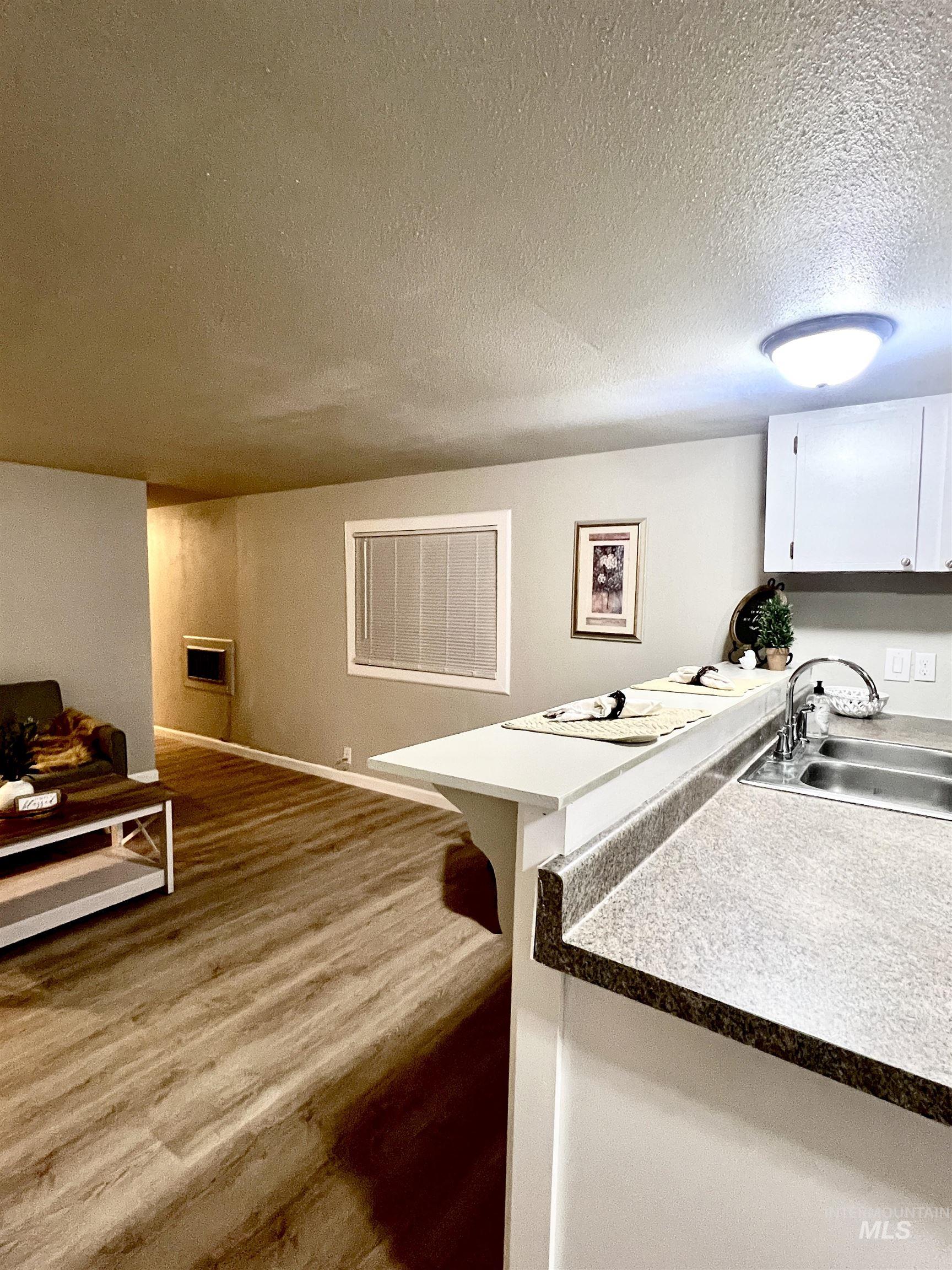 340 E 8th Street Property Photo 5