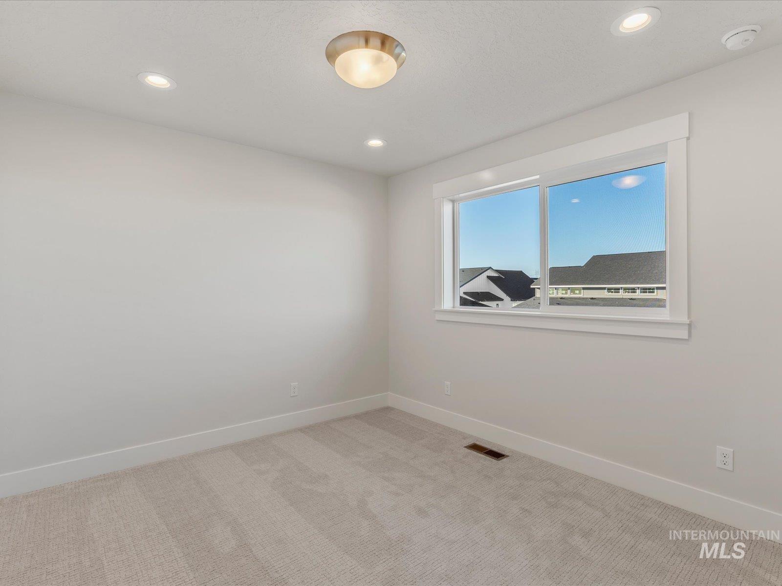 375 S Strut Way Property Photo 33