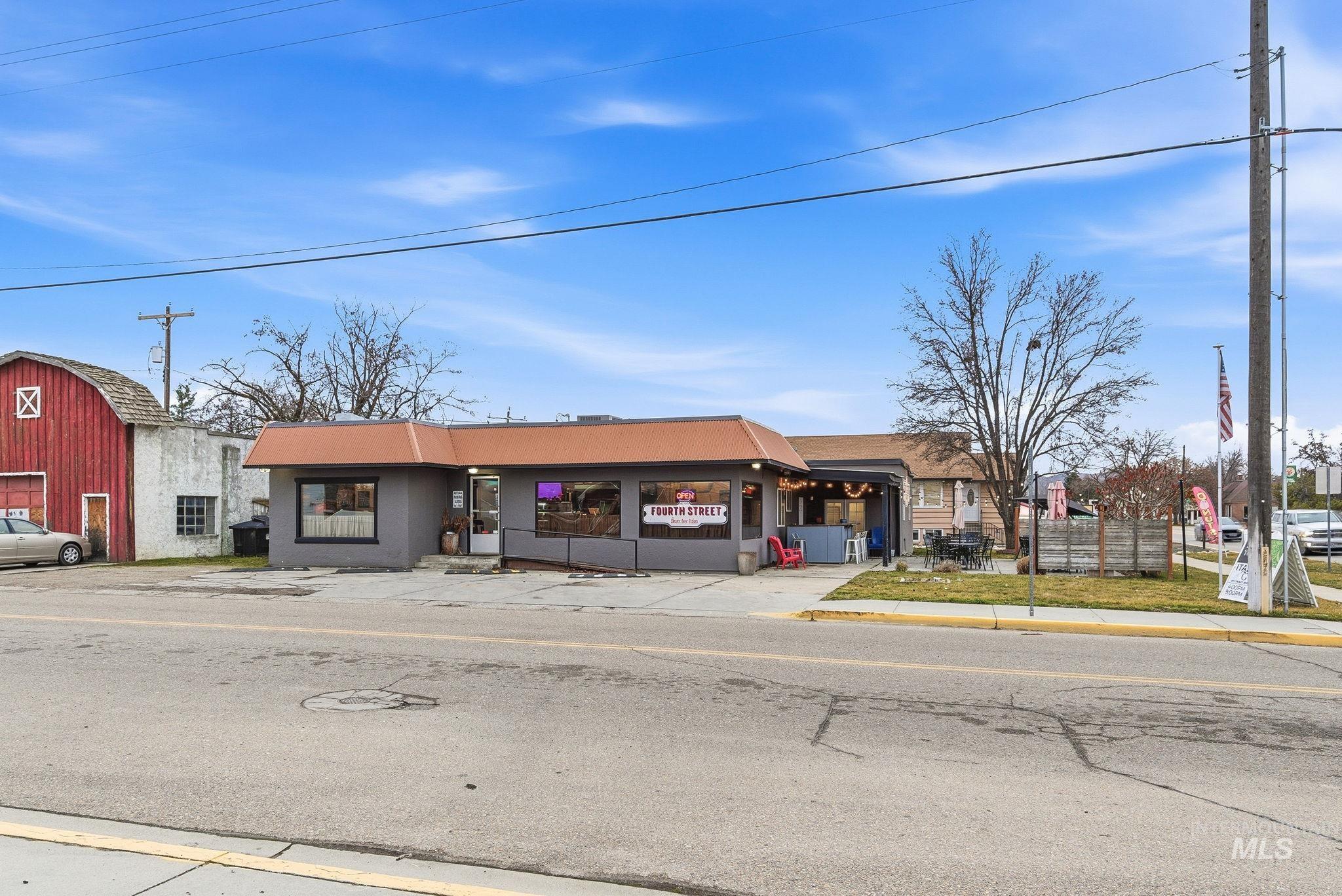 105 E 4th Property Photo 1