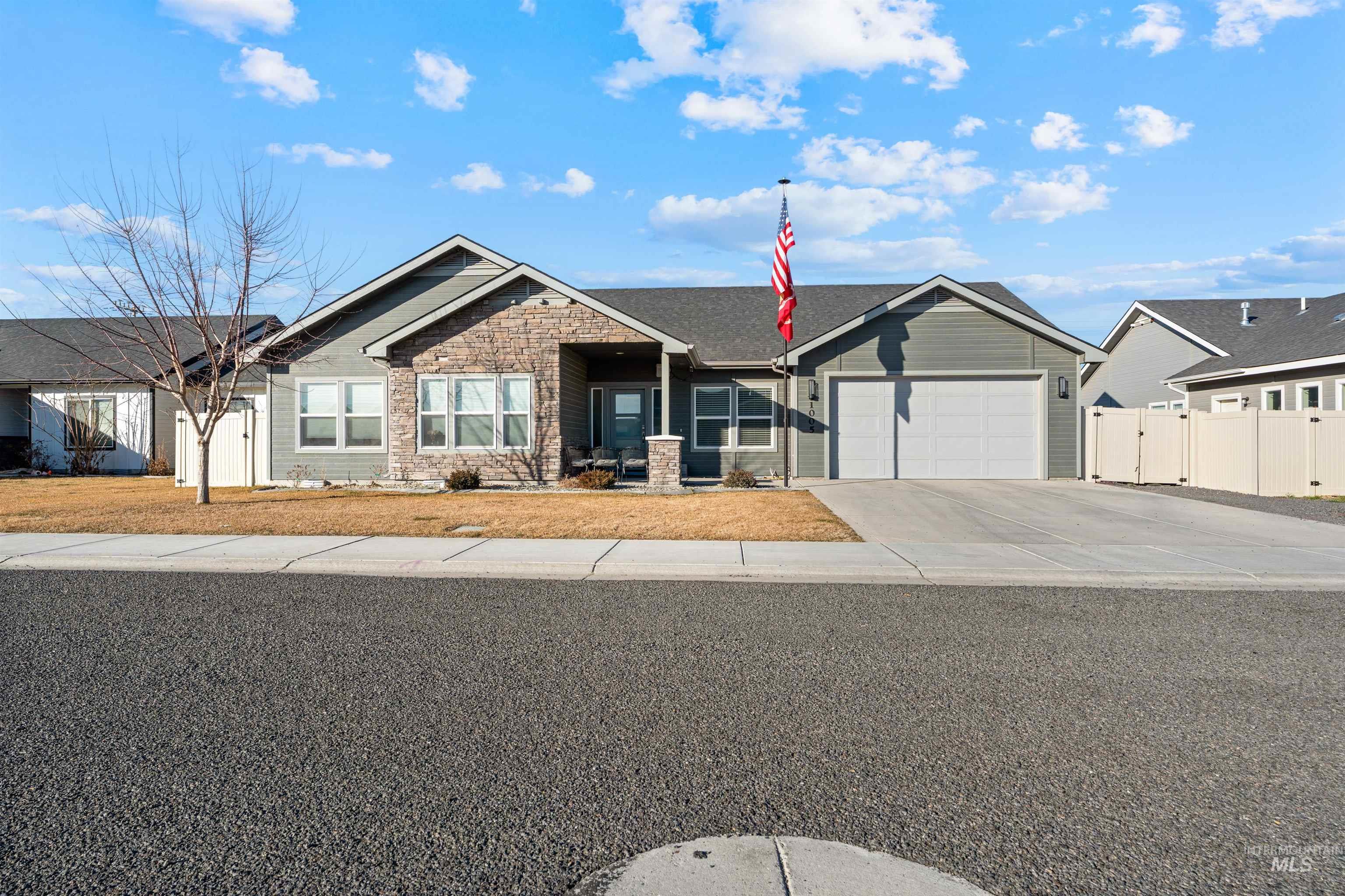 1005 Kenbrook Loop Property Photo 1
