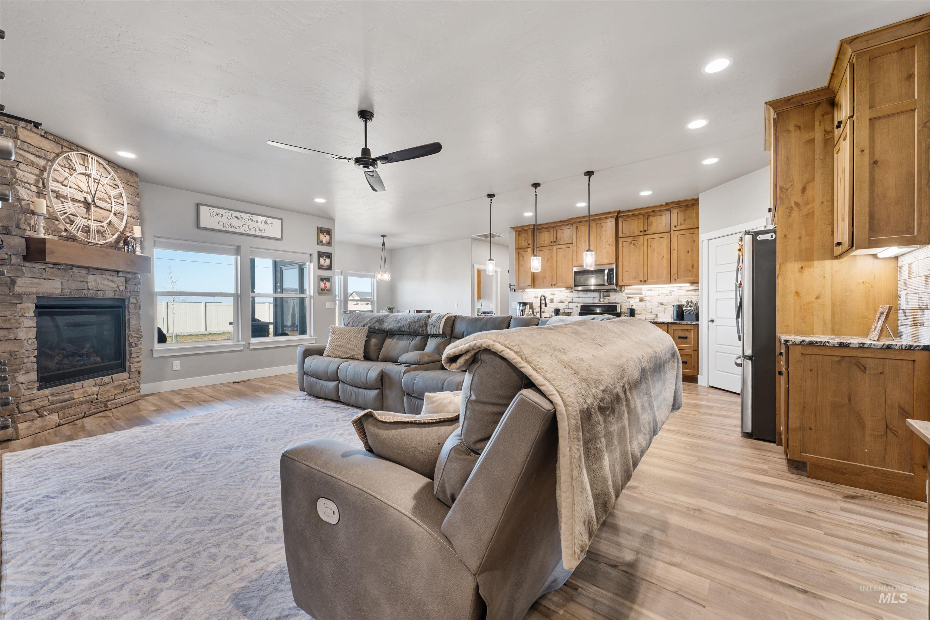 1005 Kenbrook Loop Property Photo 4