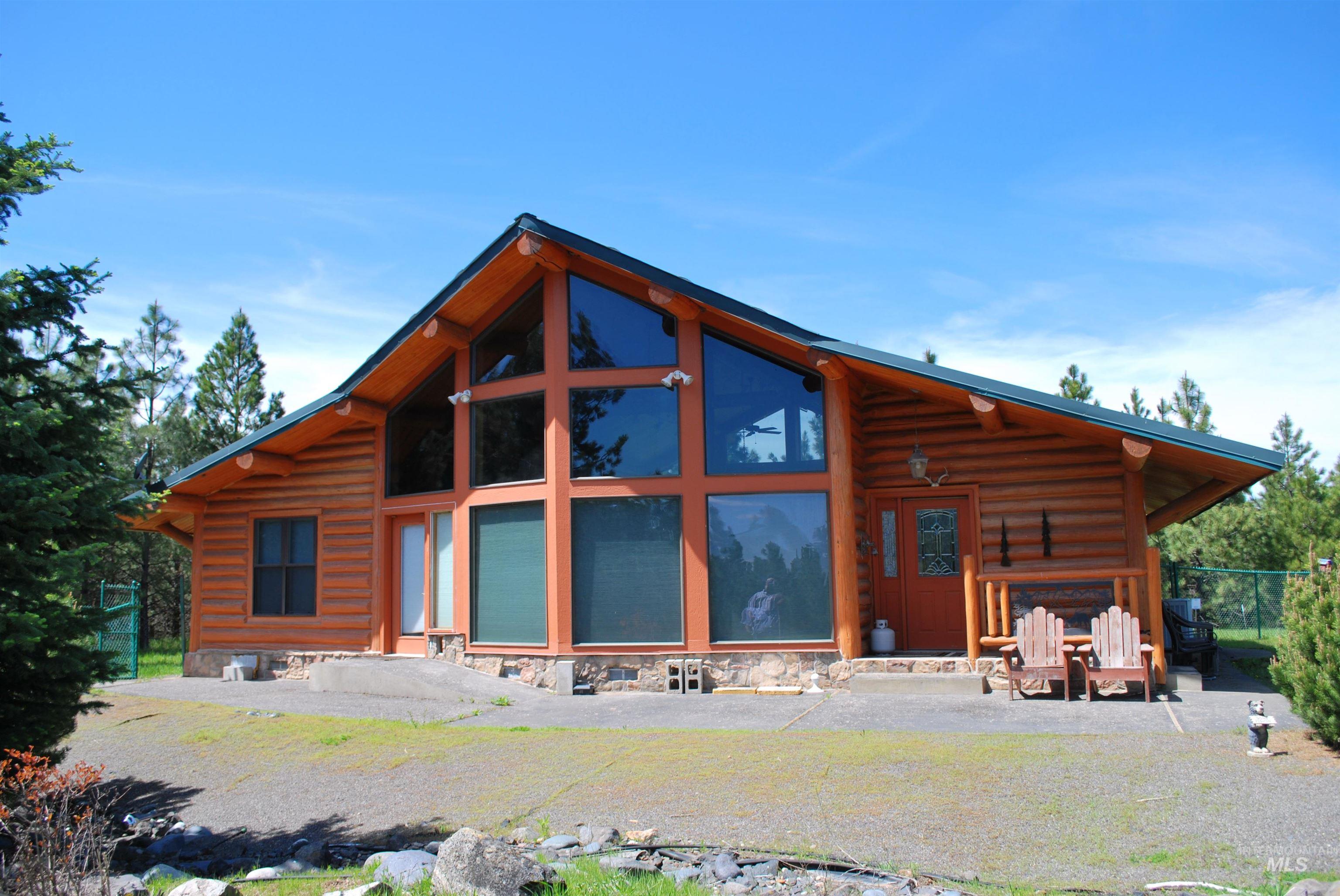 4975 Middle Road Property Photo 2