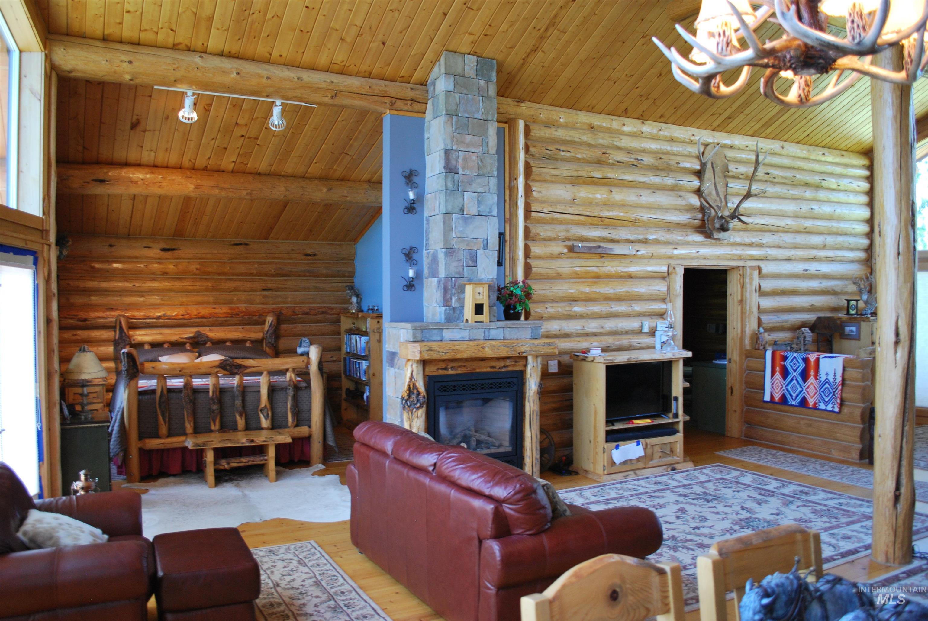 4975 Middle Road Property Photo 13