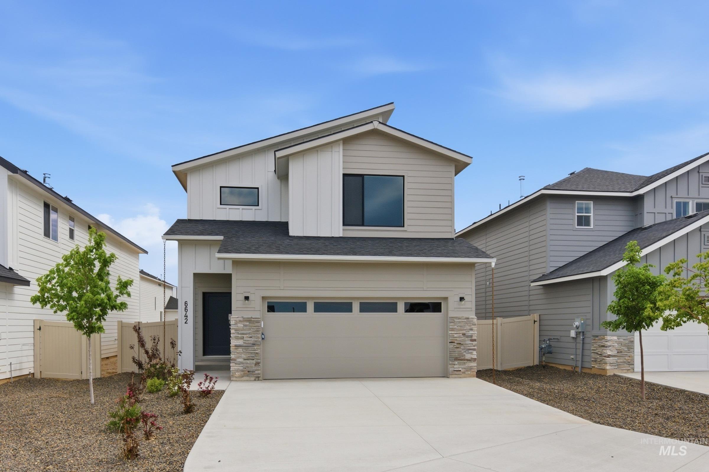 6642 W Black Butte Dr Property Photo 1