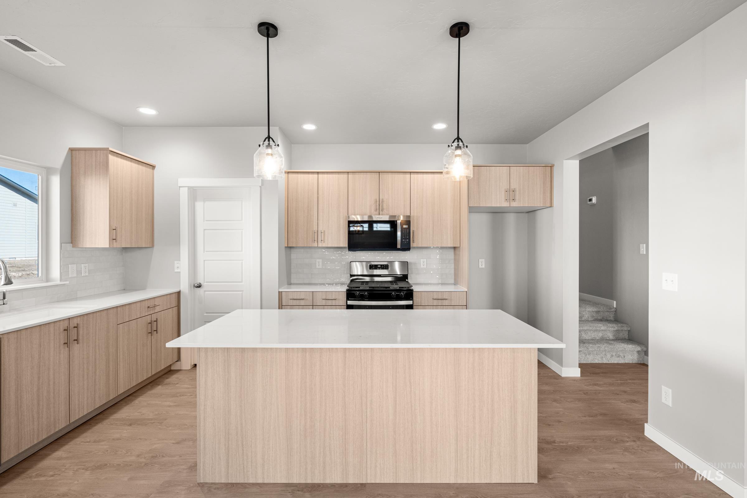 6642 W Black Butte Dr Property Photo 3