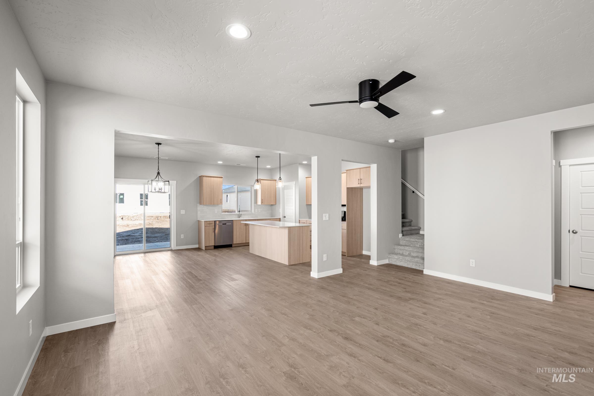 6642 W Black Butte Dr Property Photo 8