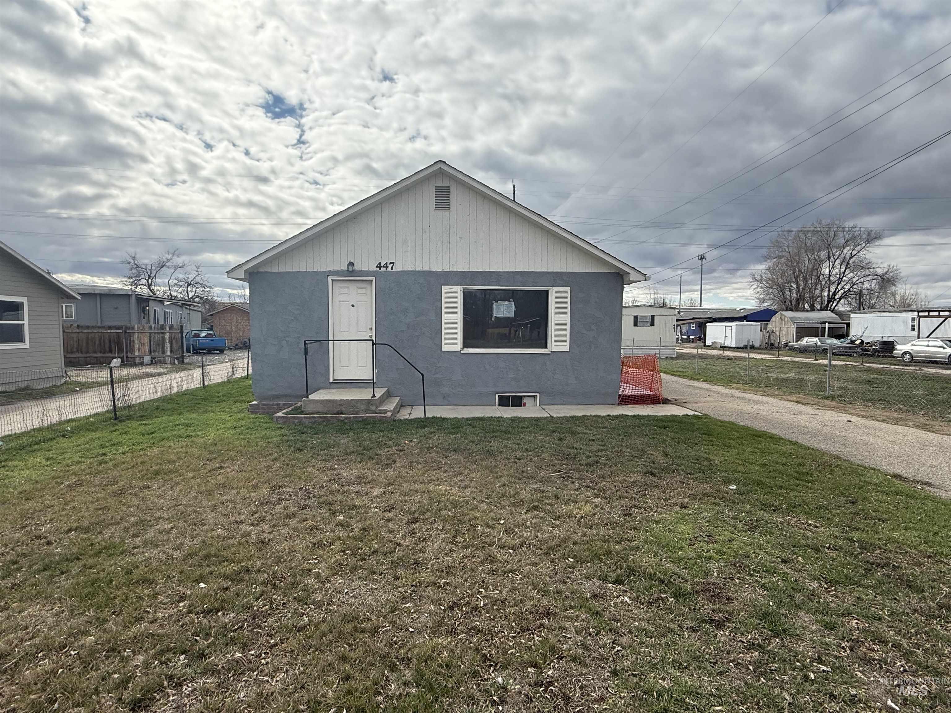 447 1st St N Property Photo 1