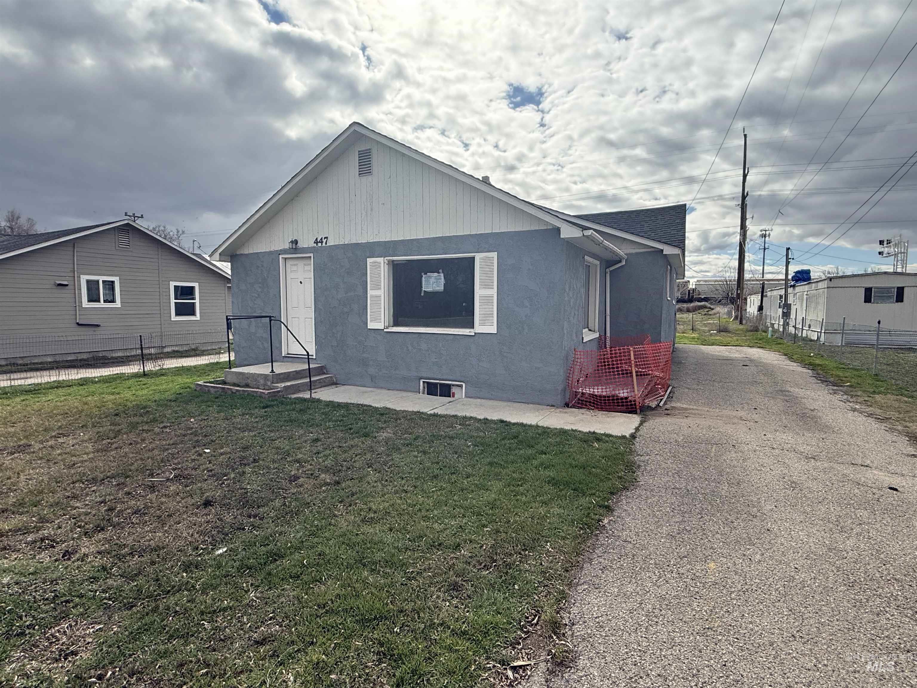 447 1st St N Property Photo 3
