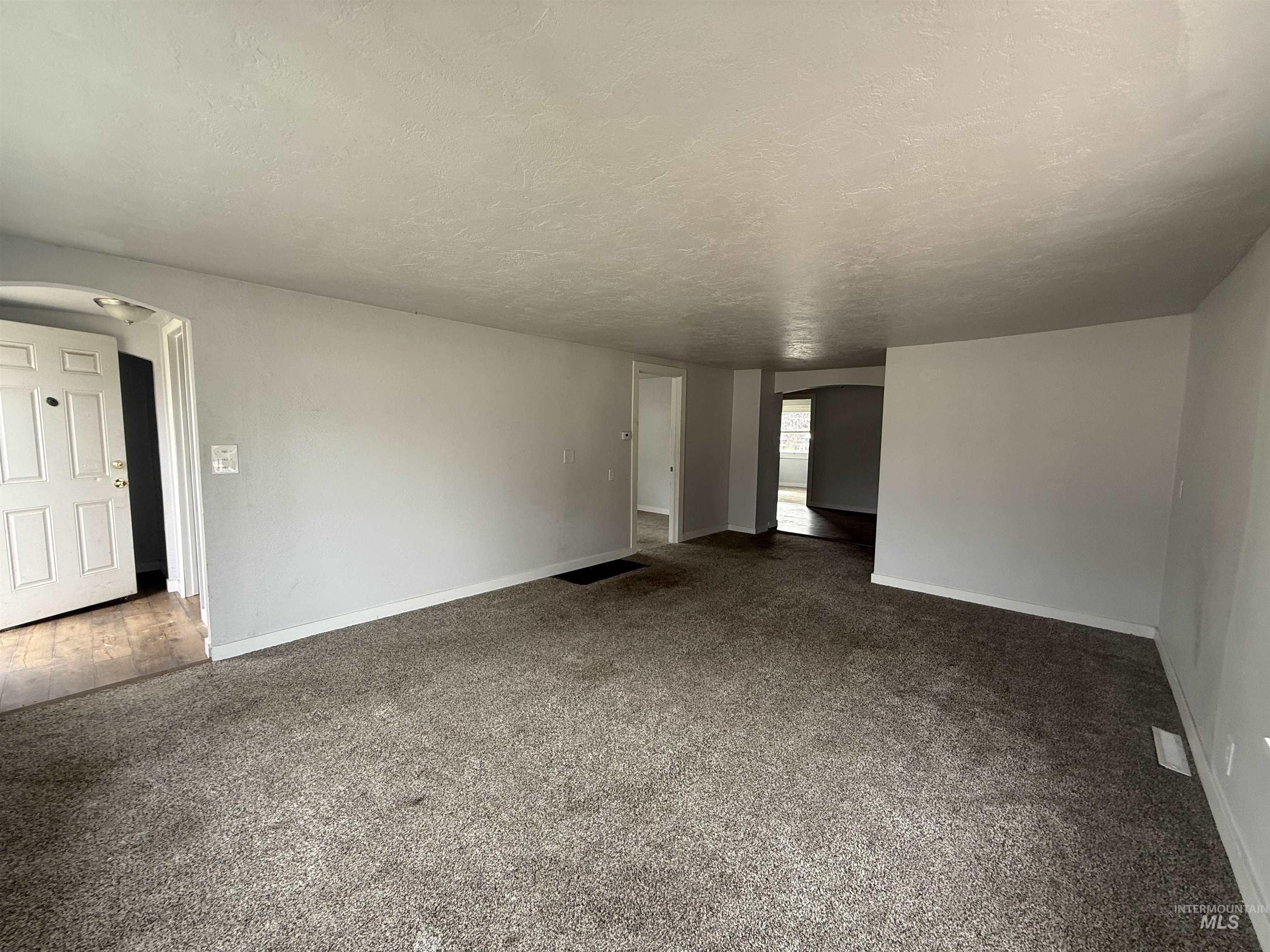 447 1st St N Property Photo 5