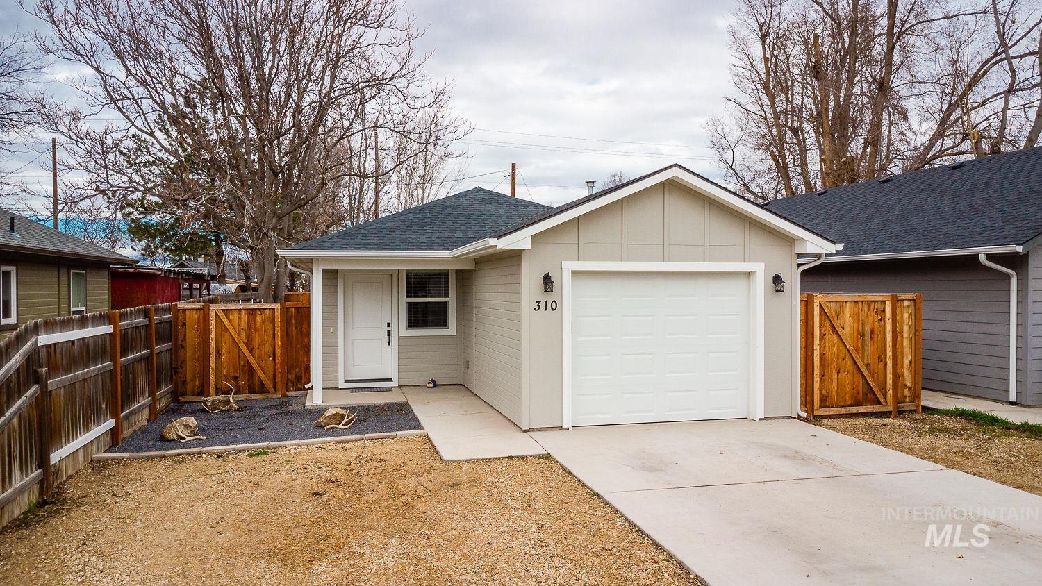 310 W Owyhee Ave. Property Photo 1