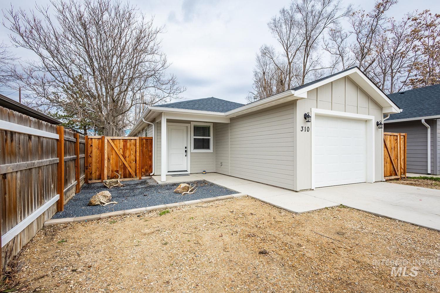310 W Owyhee Ave. Property Photo 2