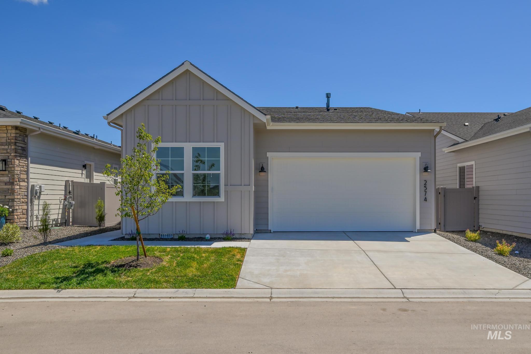 2574 N Leatherwood Ave Property Photo 1