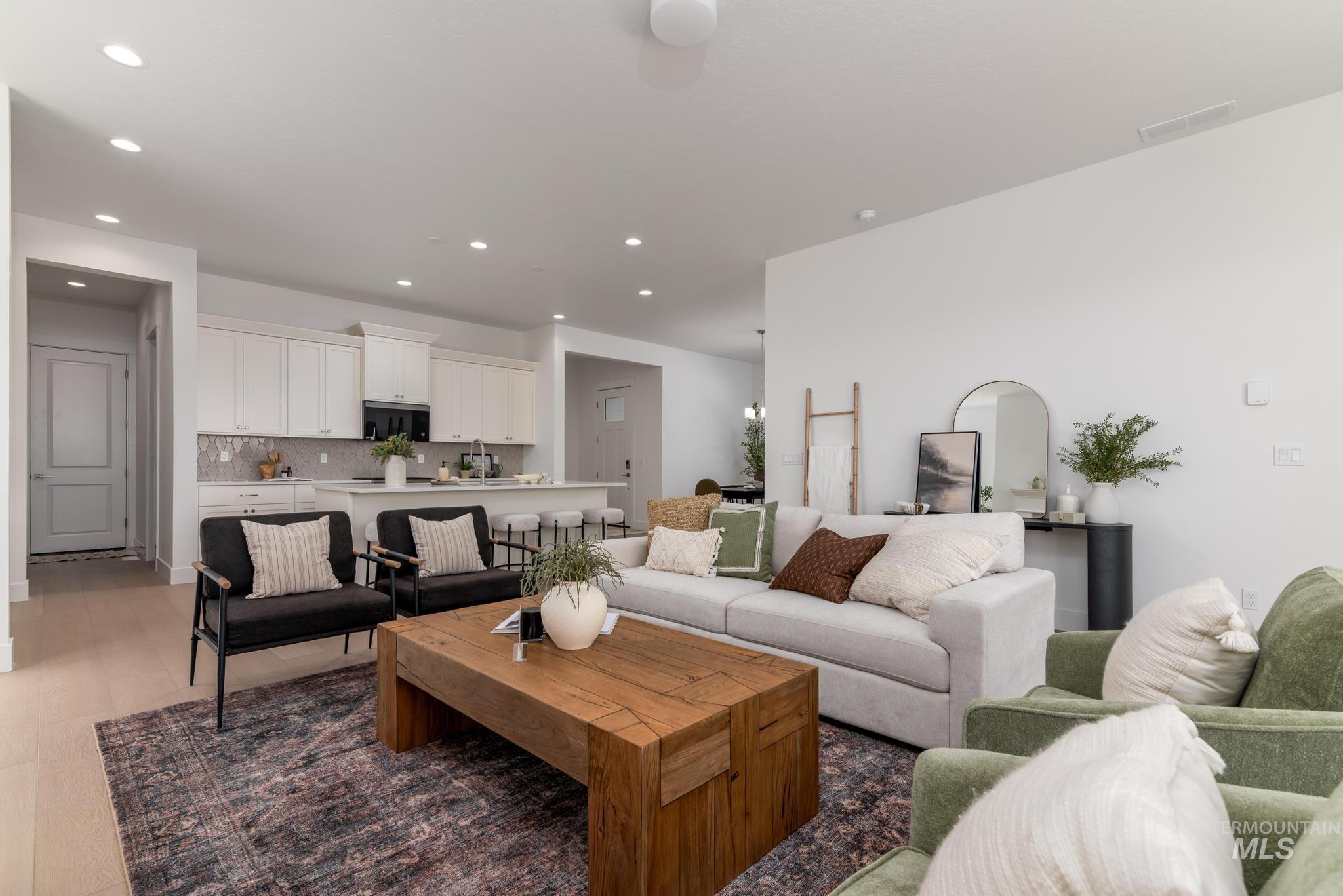2574 N Leatherwood Ave Property Photo 9