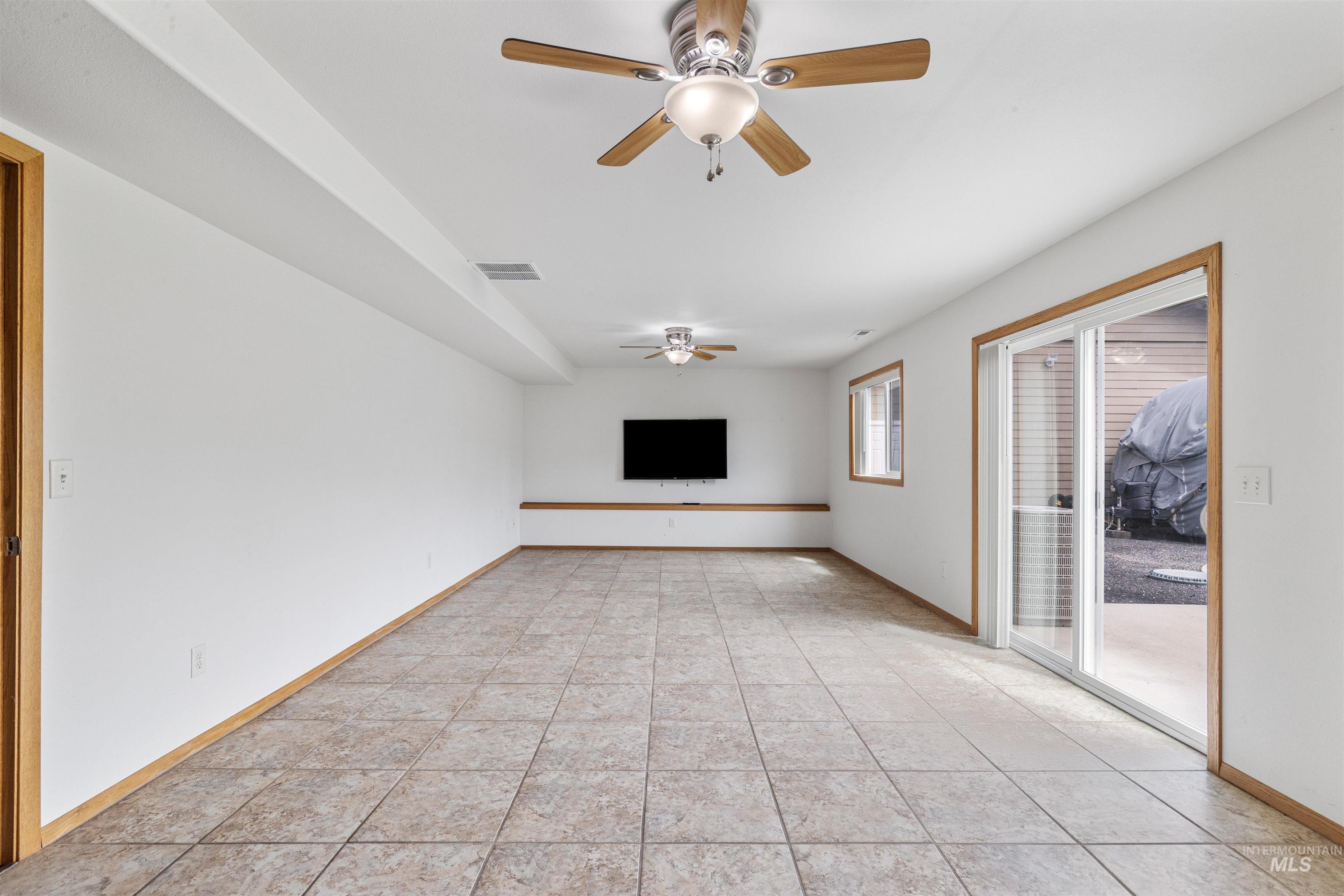 2245 Pitchstone Dr Property Photo 18