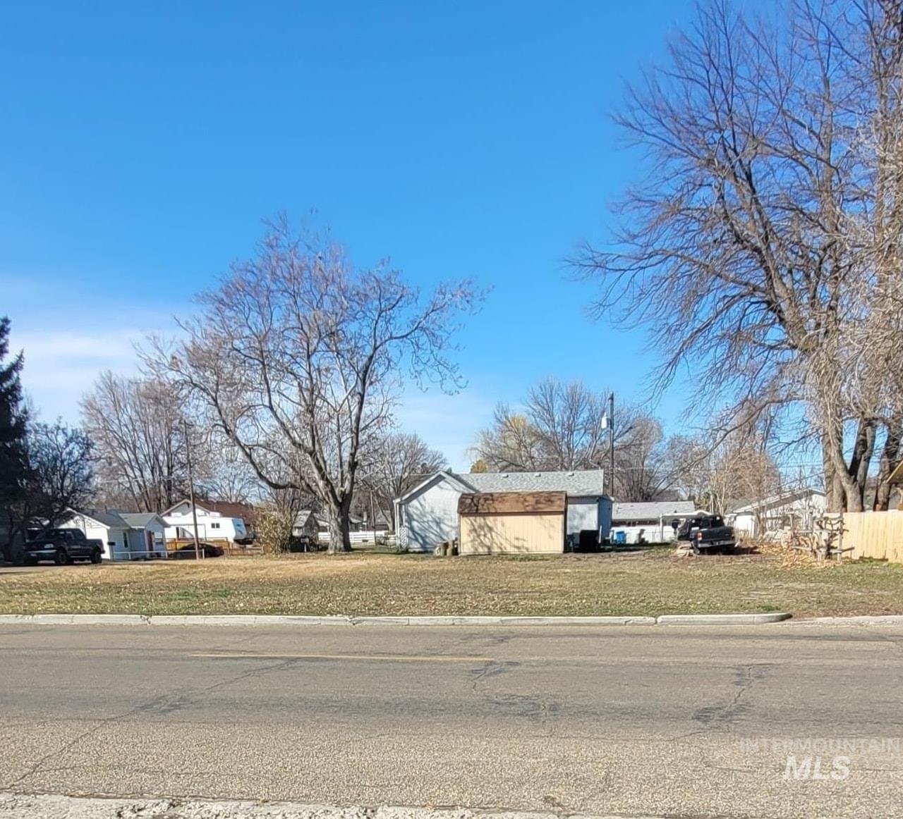 1415 E Oak St Property Photo 5