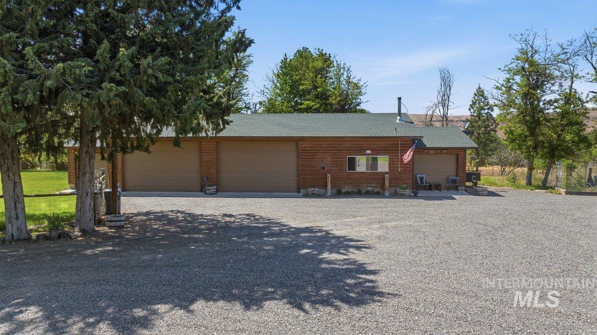 221 Willow Property Photo 2
