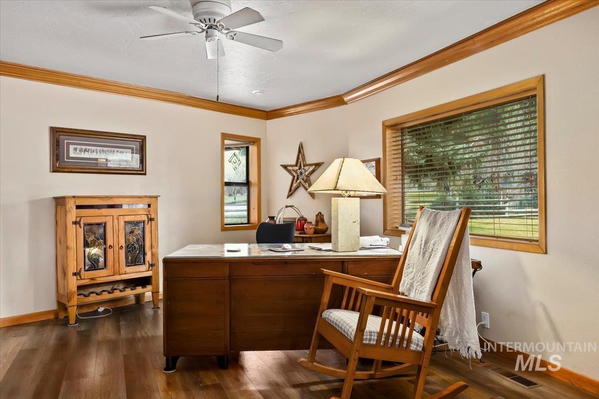 221 Willow Property Photo 11