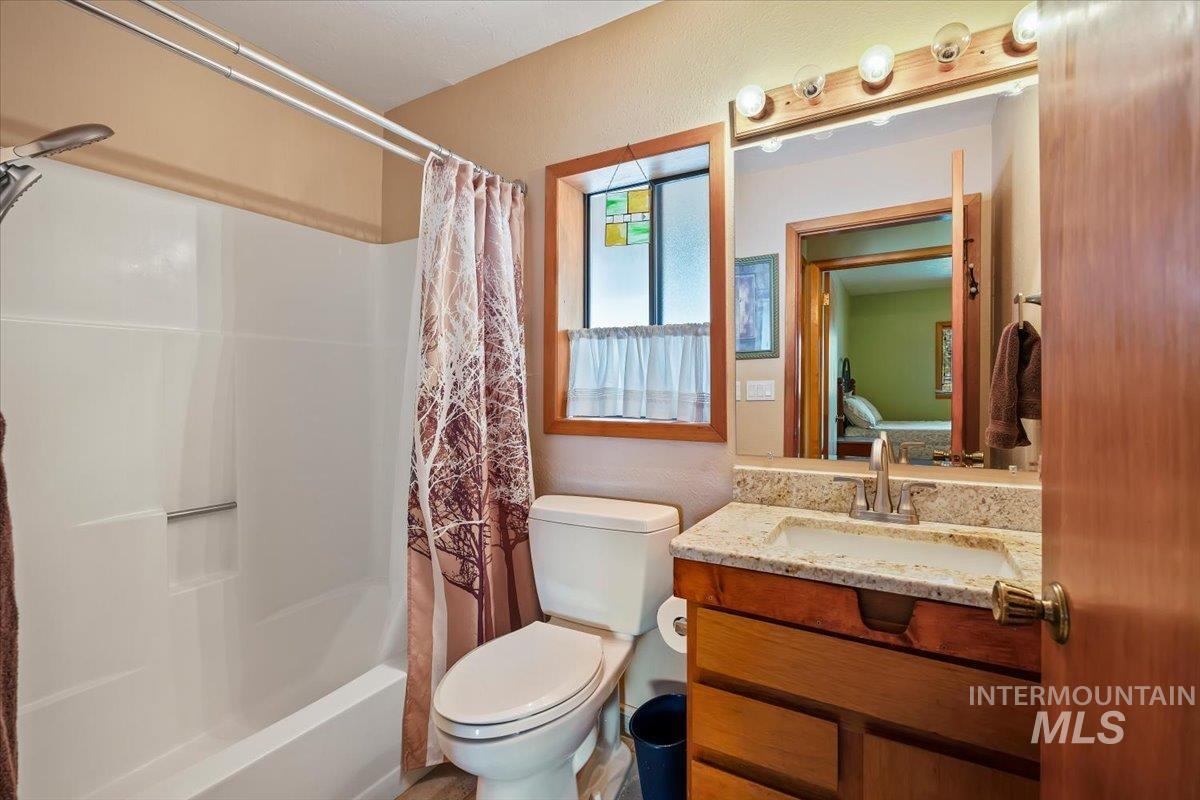 221 Willow Property Photo 27
