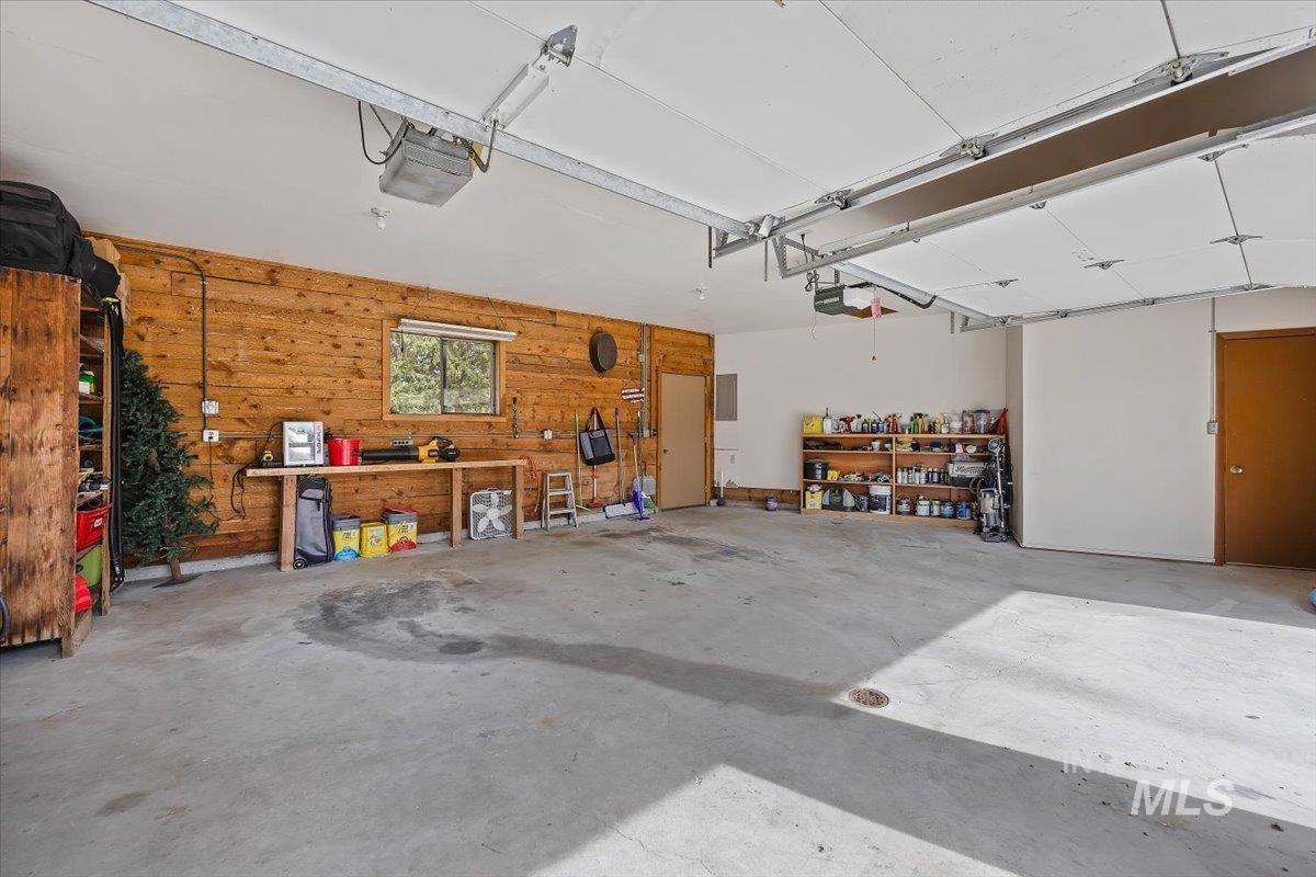 221 Willow Property Photo 30