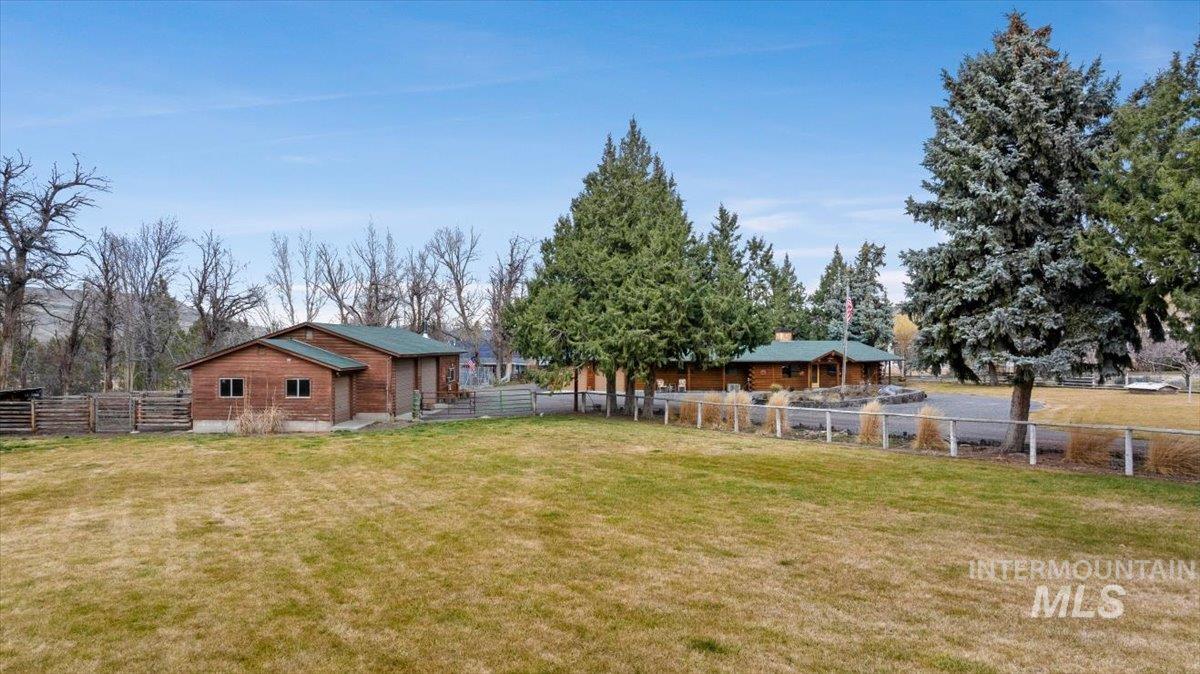 221 Willow Property Photo 37