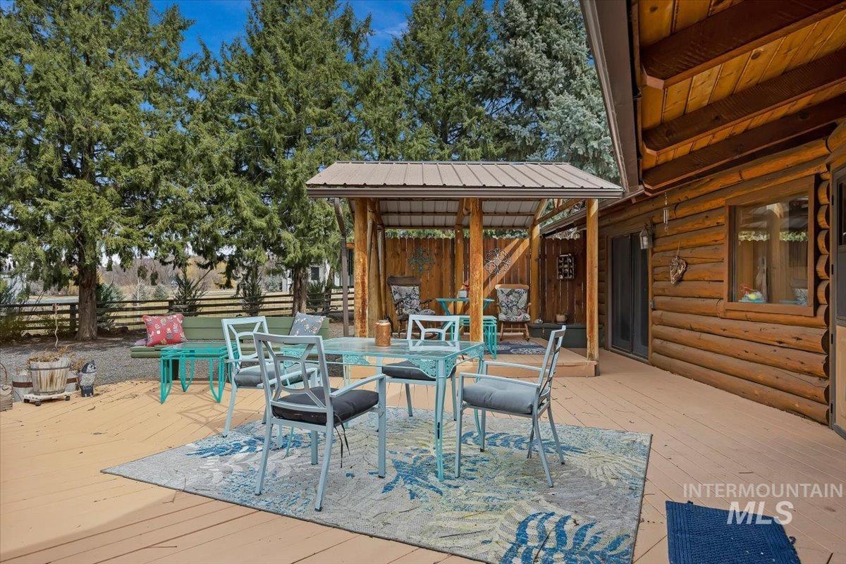 221 Willow Property Photo 40