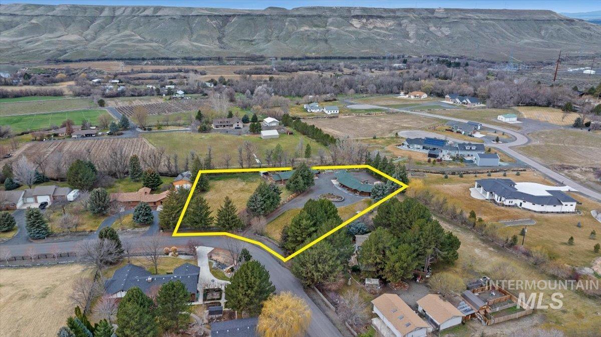 221 Willow Property Photo 46