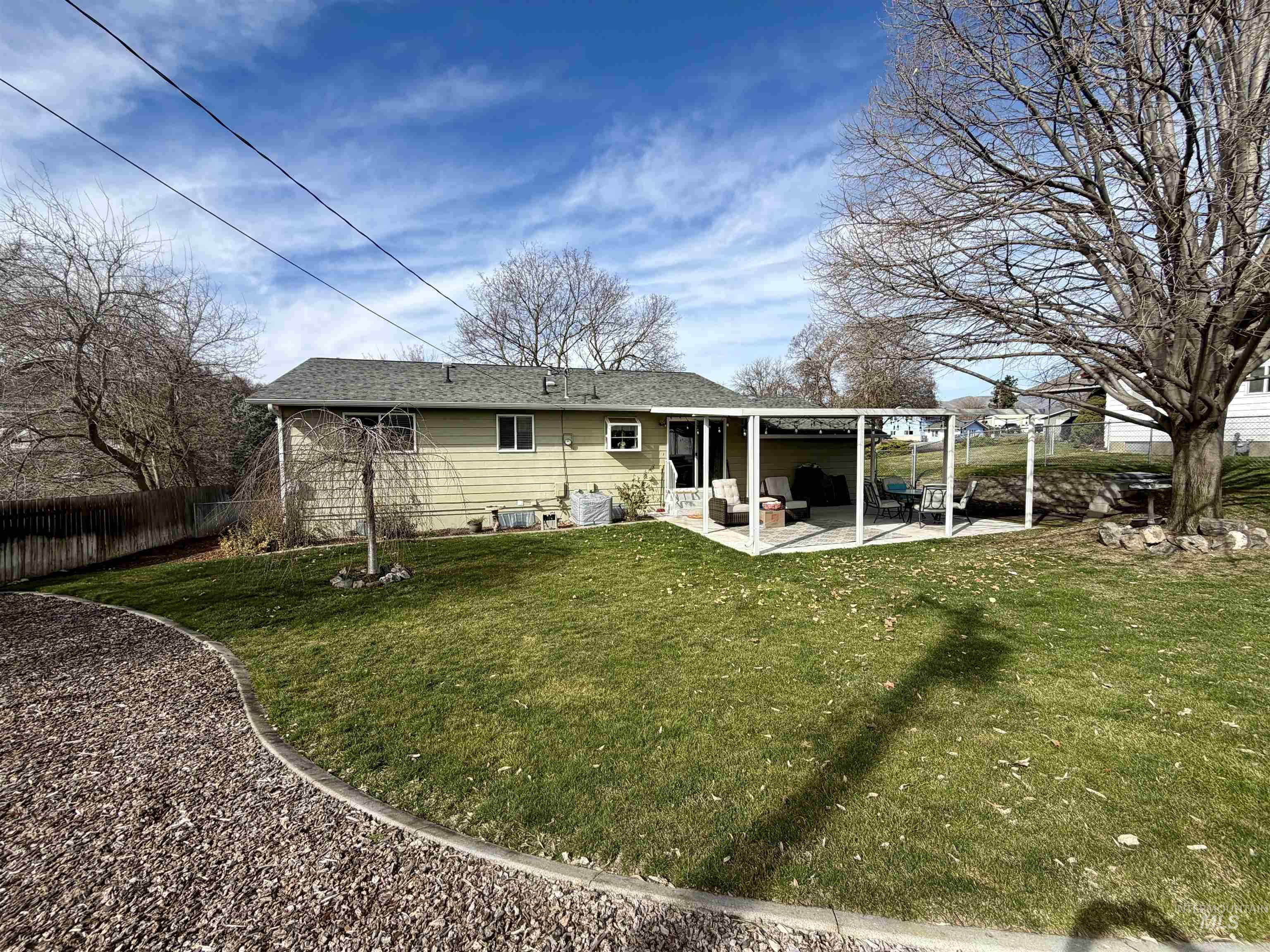 2253 Bellevue Drive Property Photo 3