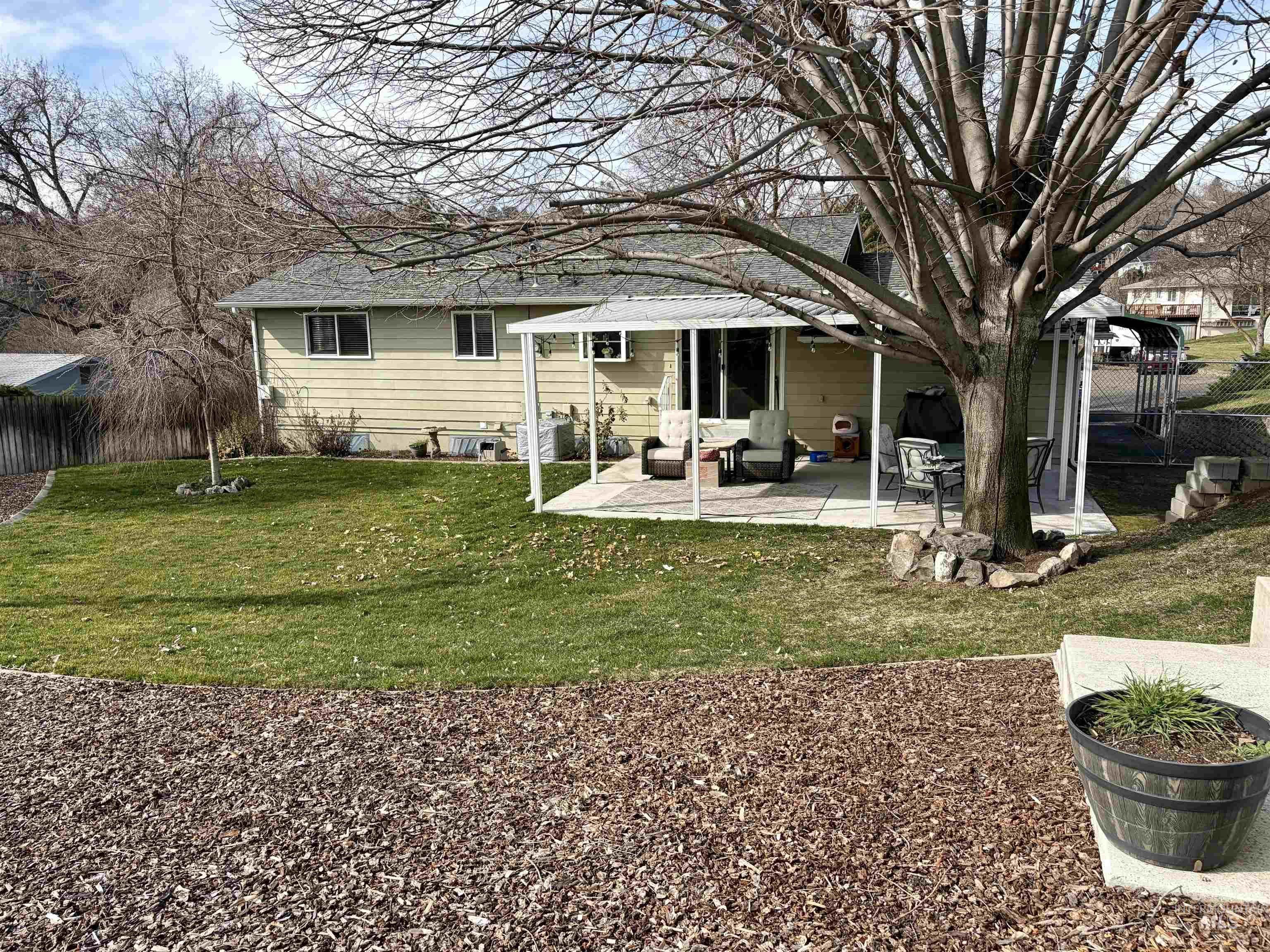 2253 Bellevue Drive Property Photo 4