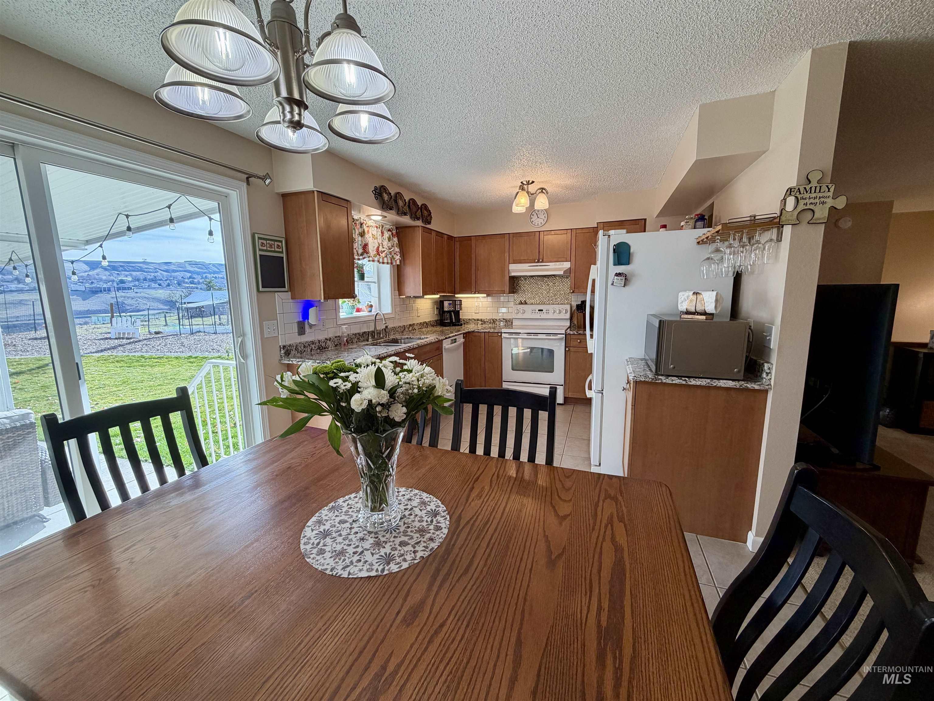 2253 Bellevue Drive Property Photo 11