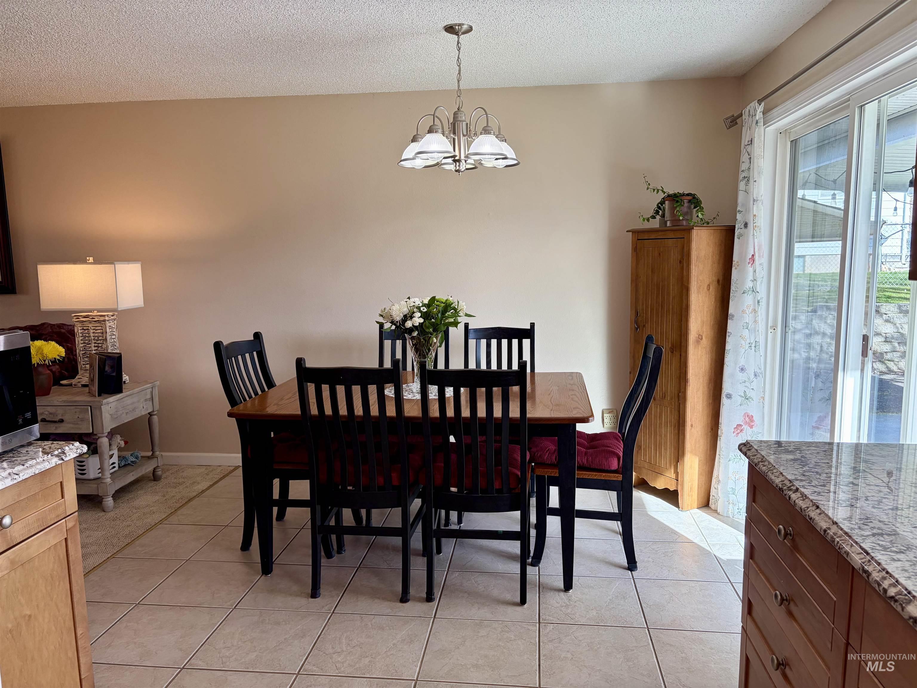 2253 Bellevue Drive Property Photo 12
