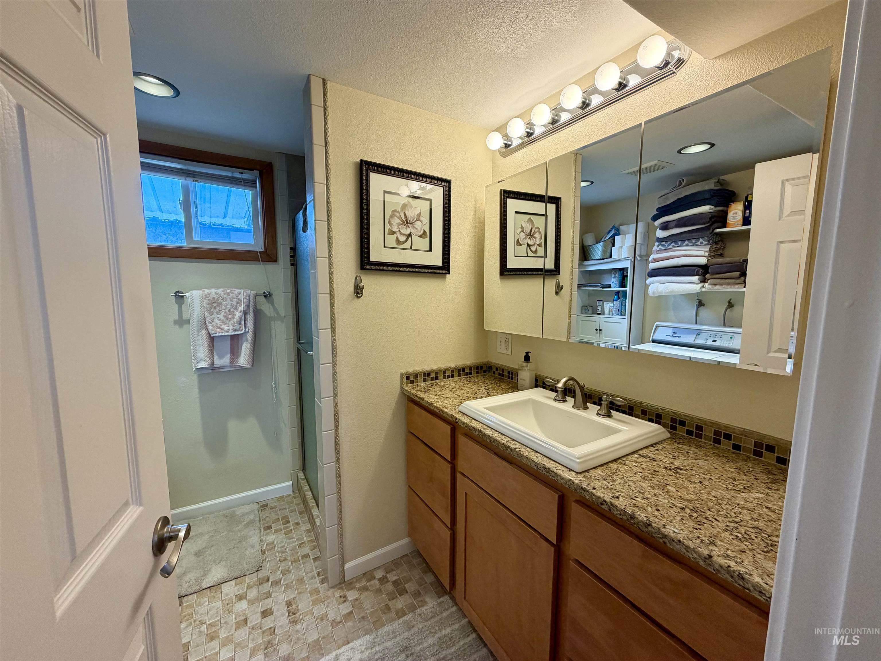 2253 Bellevue Drive Property Photo 27