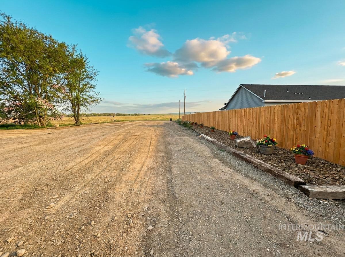 25792 River Road Property Photo 3