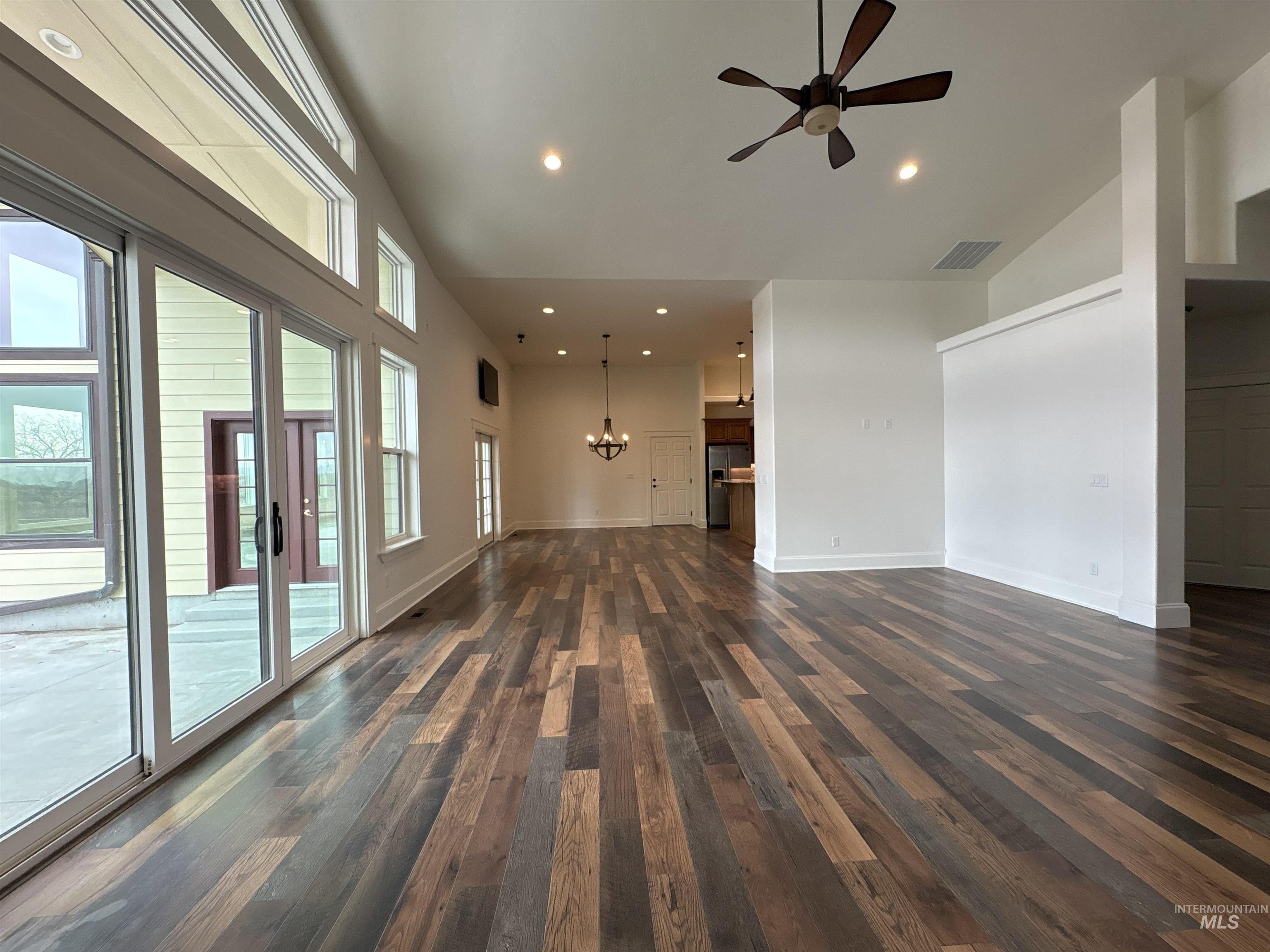 25792 River Road Property Photo 8