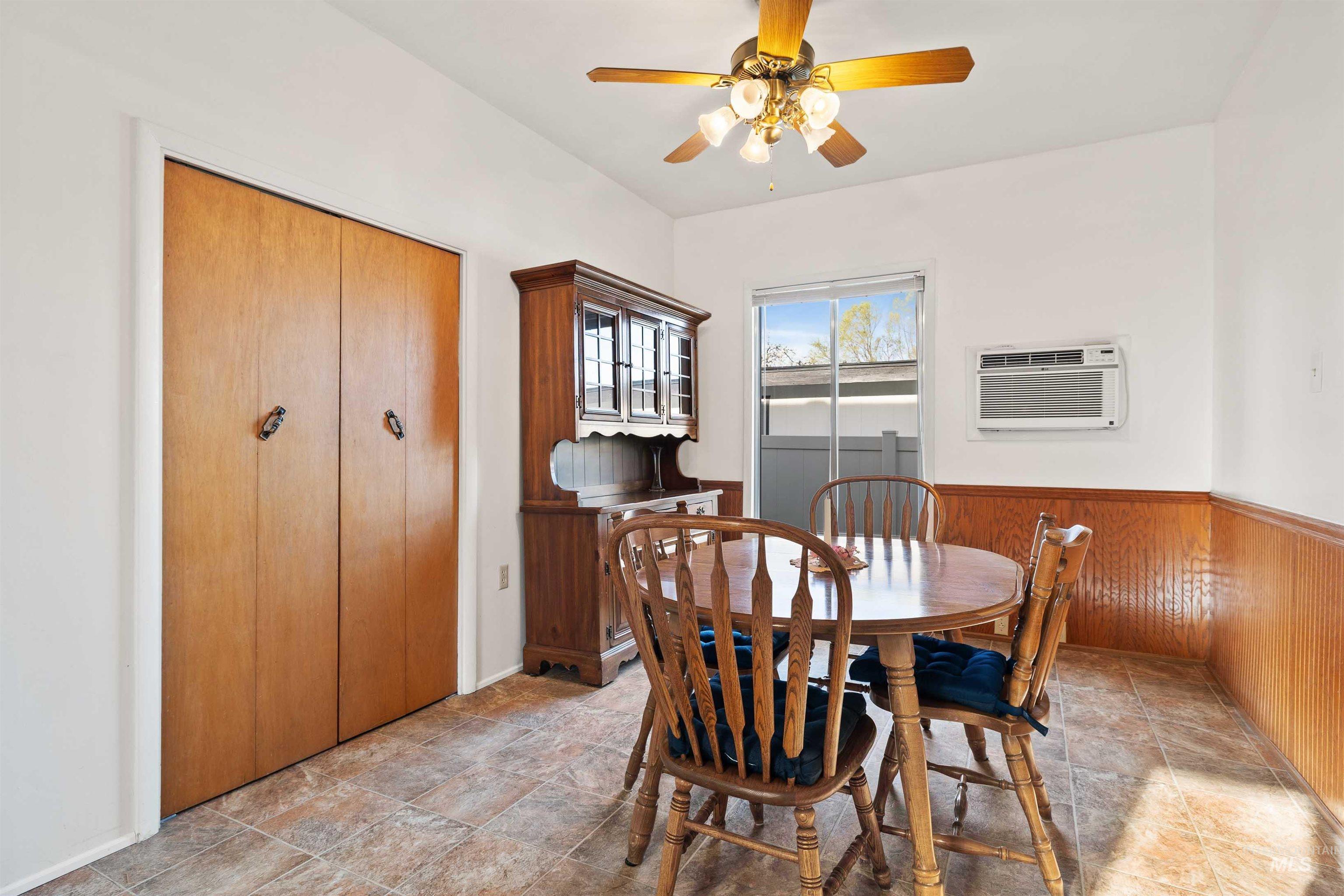 421 E Ave E Property Photo 10