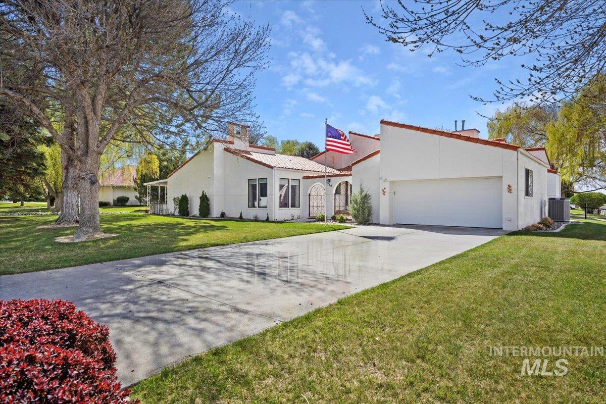 139 Los Lagos Property Photo 1