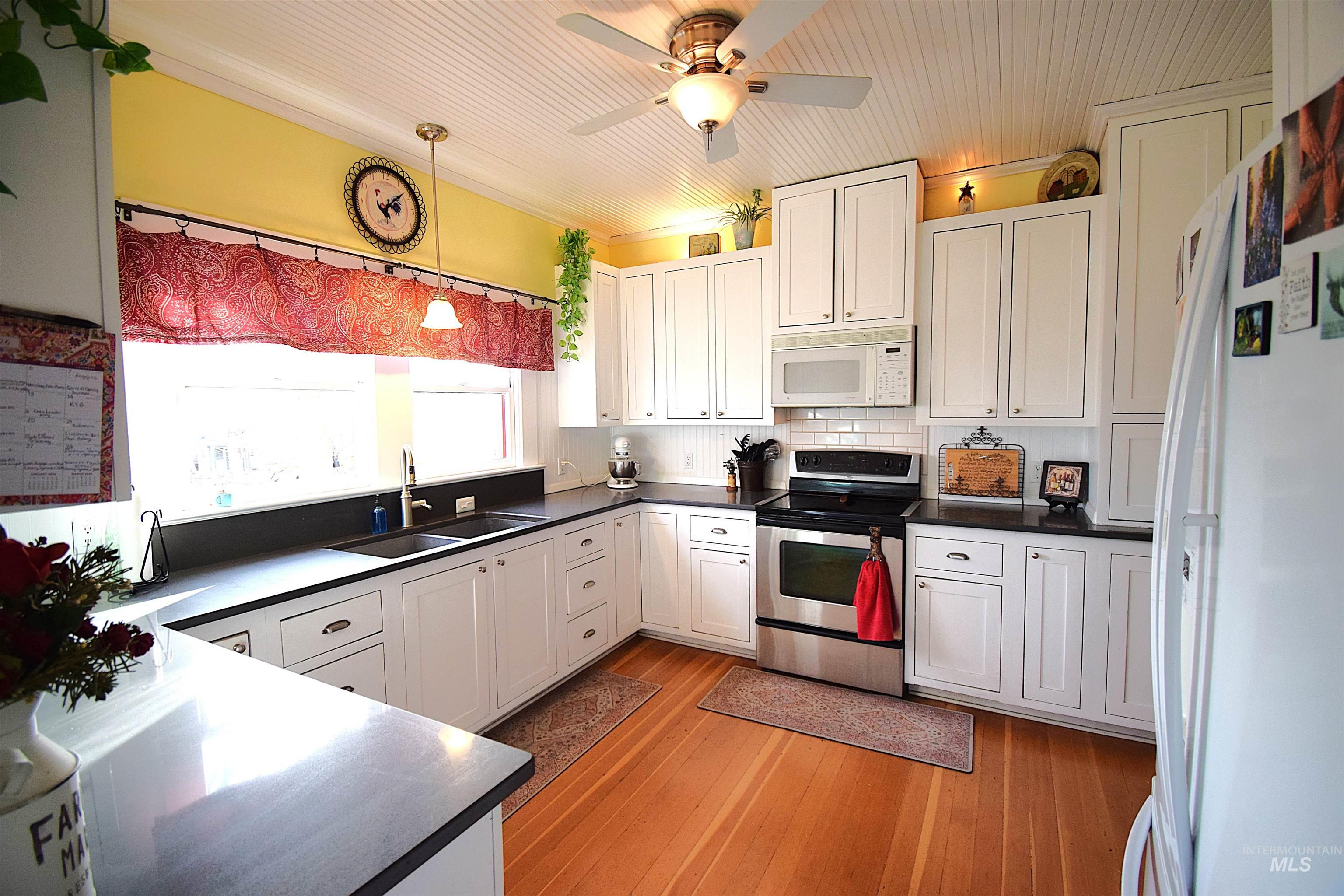 5367 Sand Hollow Rd Property Photo 9