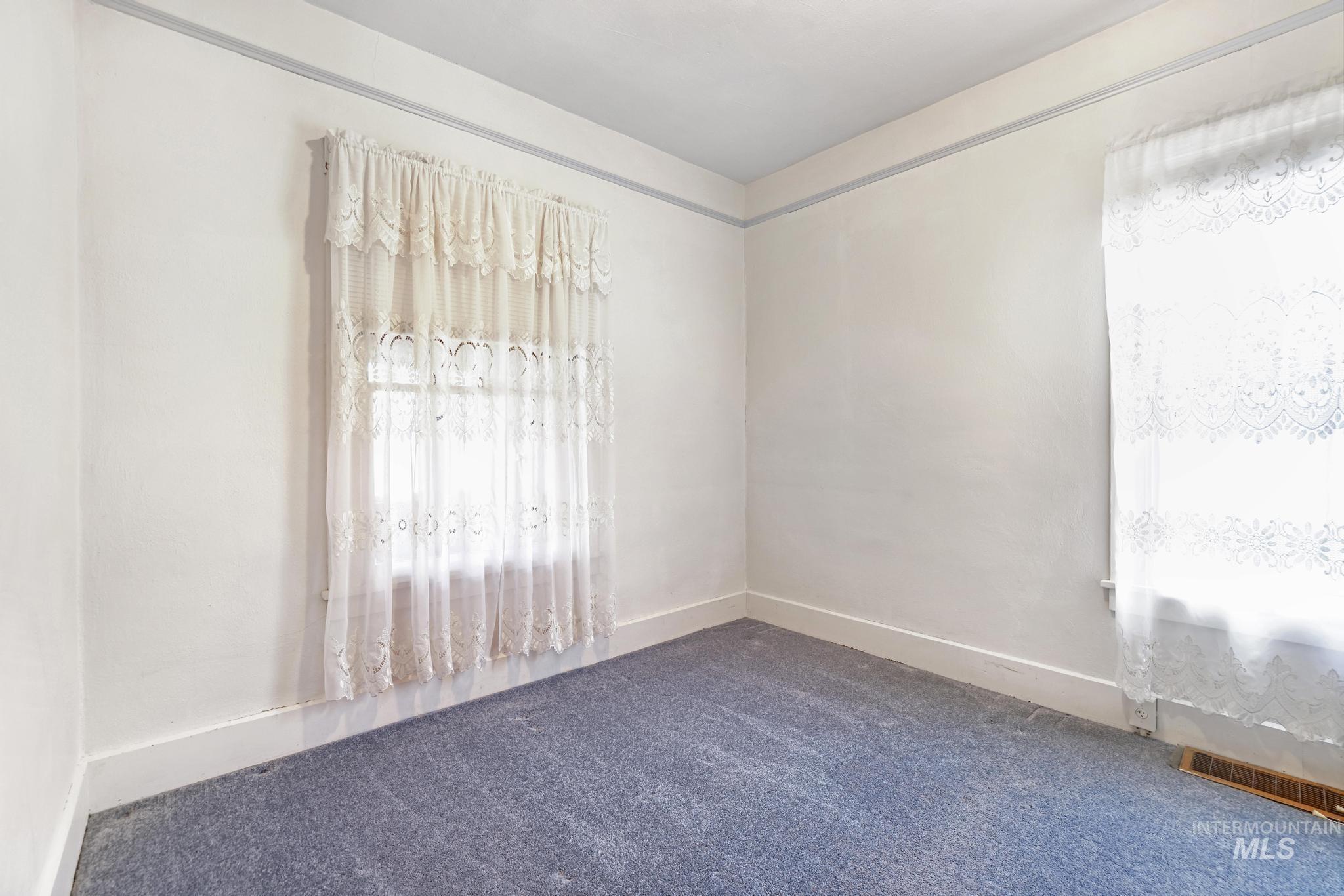 28572 Hyde Ave Property Photo 2