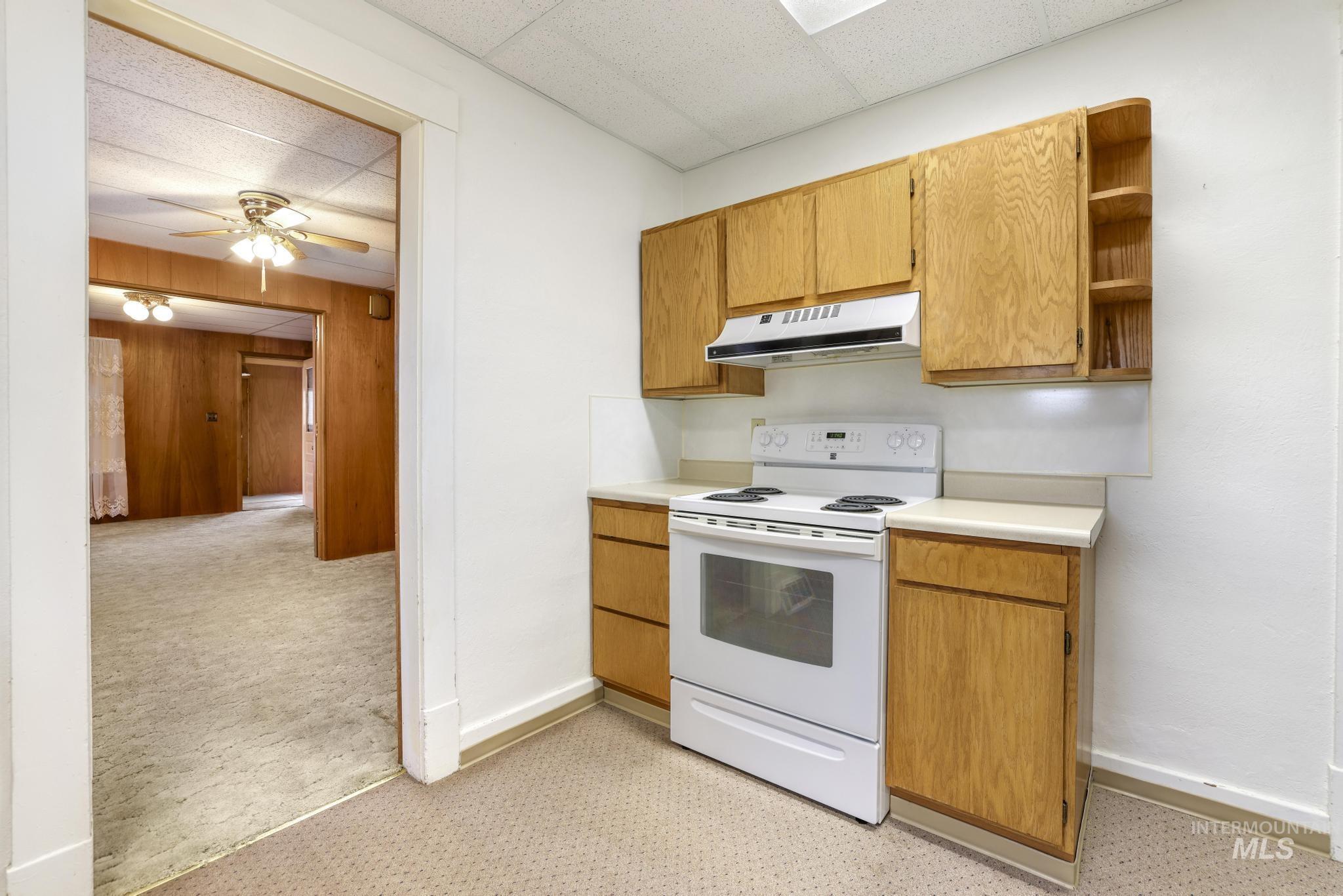 28572 Hyde Ave Property Photo 4