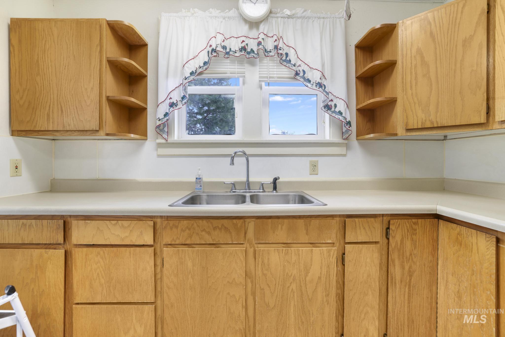28572 Hyde Ave Property Photo 5
