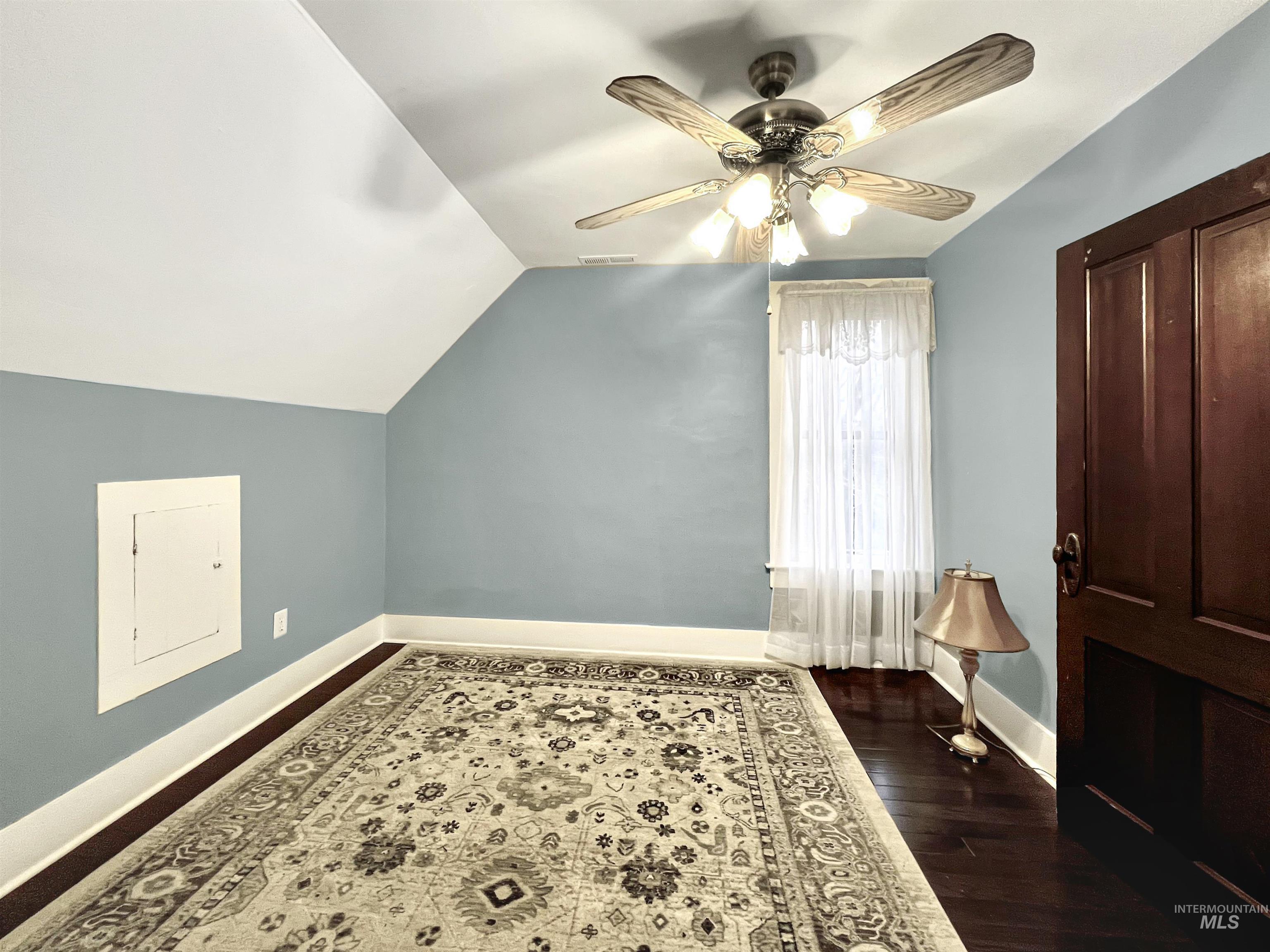516 E Main Property Photo 35