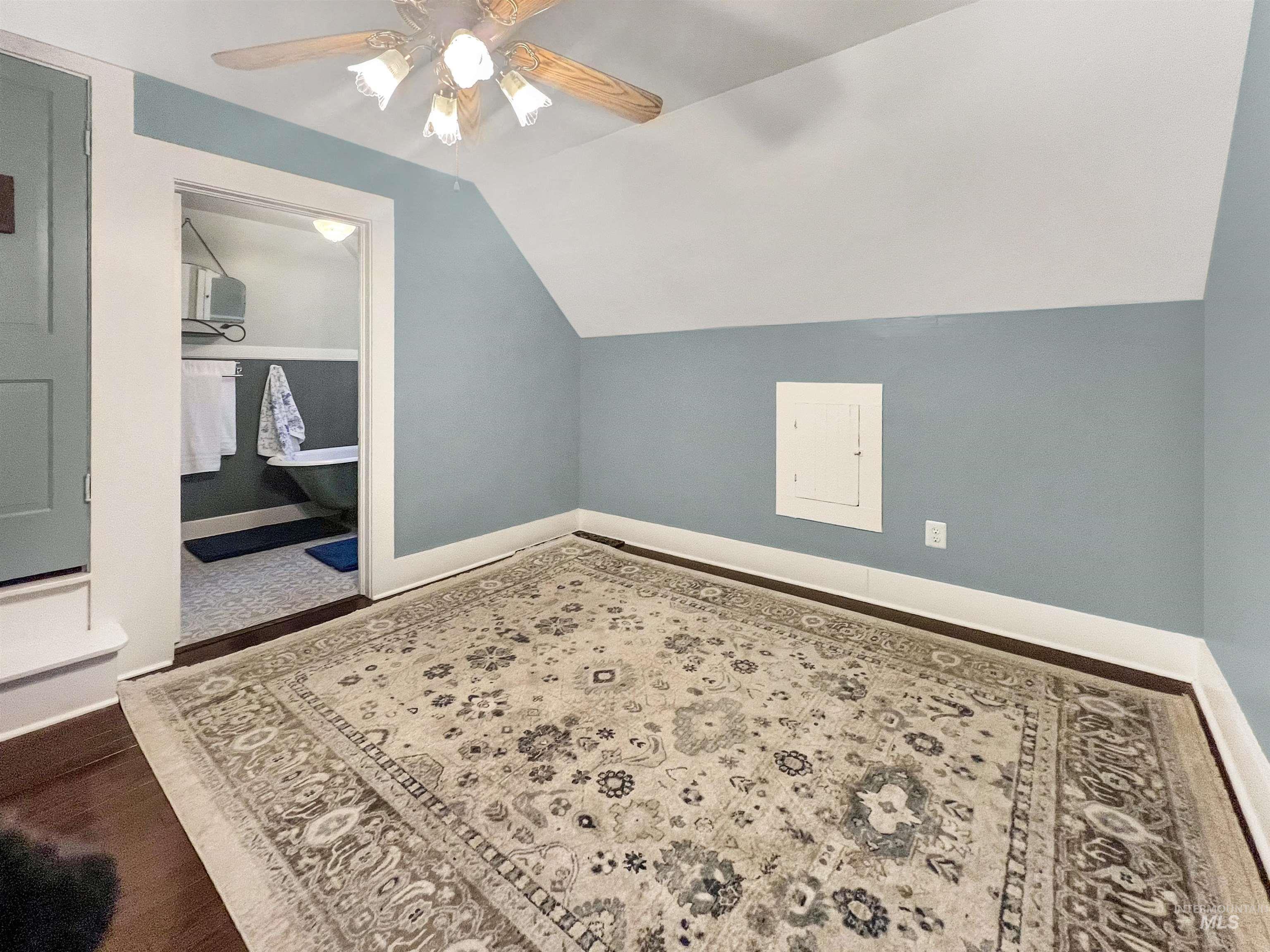 516 E Main Property Photo 36