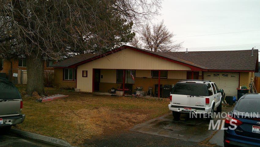 1205 Lawndale Dr. Property Photo 2