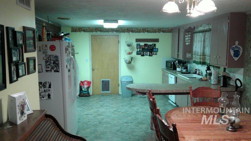 1205 Lawndale Dr. Property Photo 8