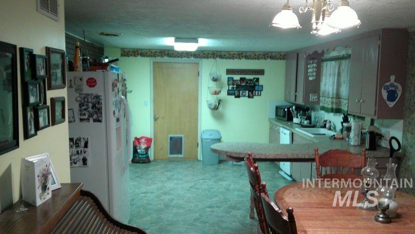 1205 Lawndale Dr. Property Photo 12