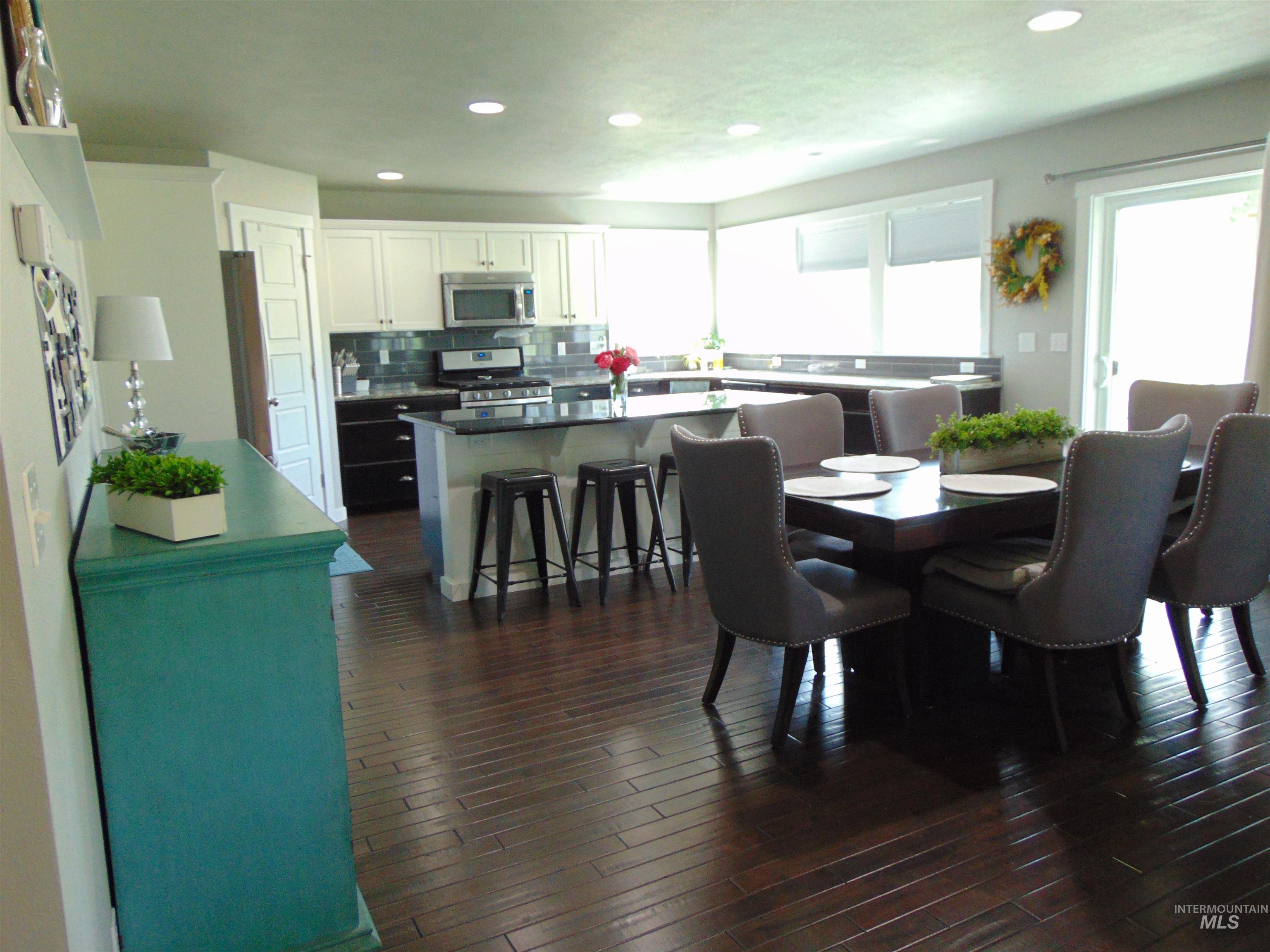 983 South Street Property Photo 16