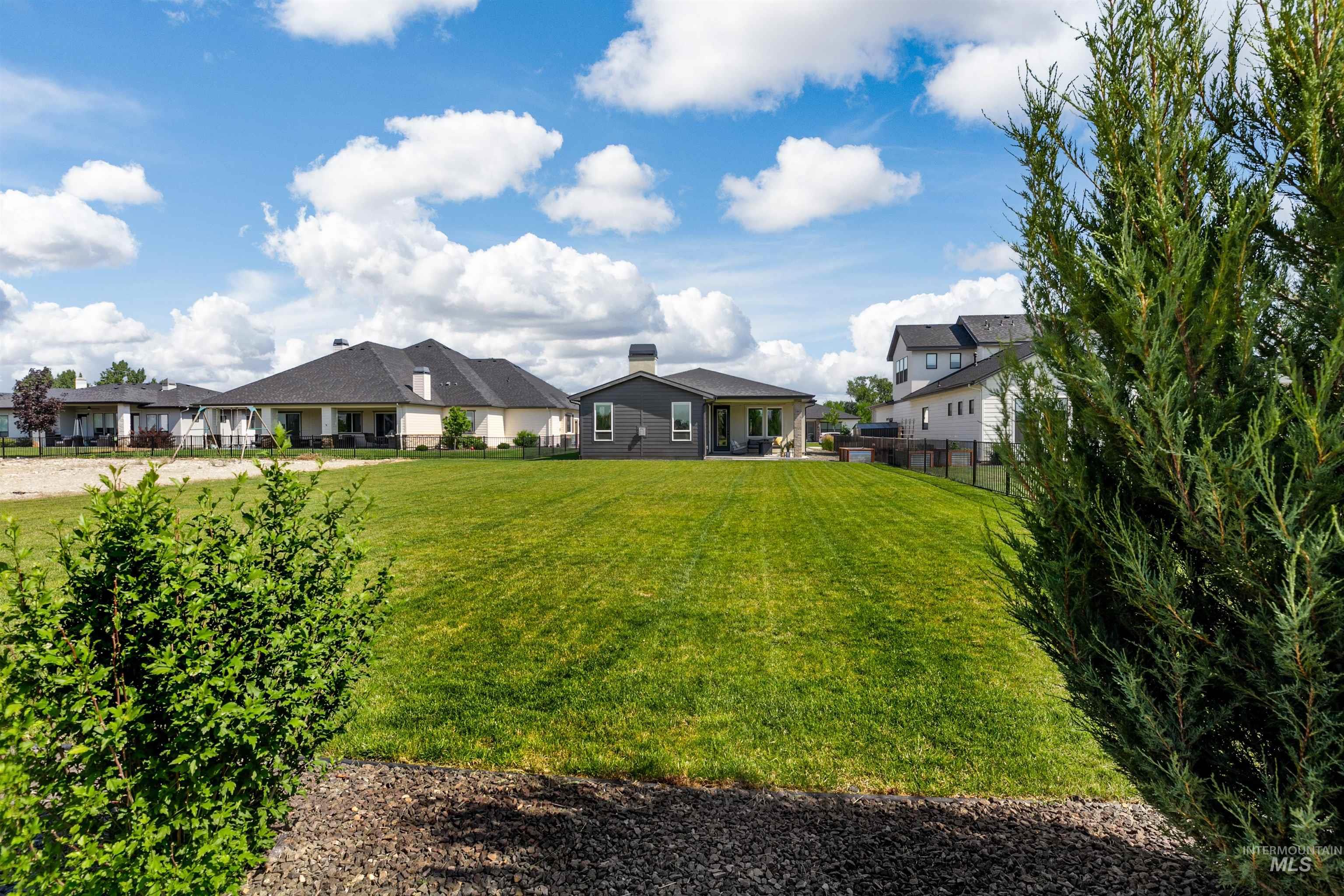 6299 Chateau Ct Property Photo 25