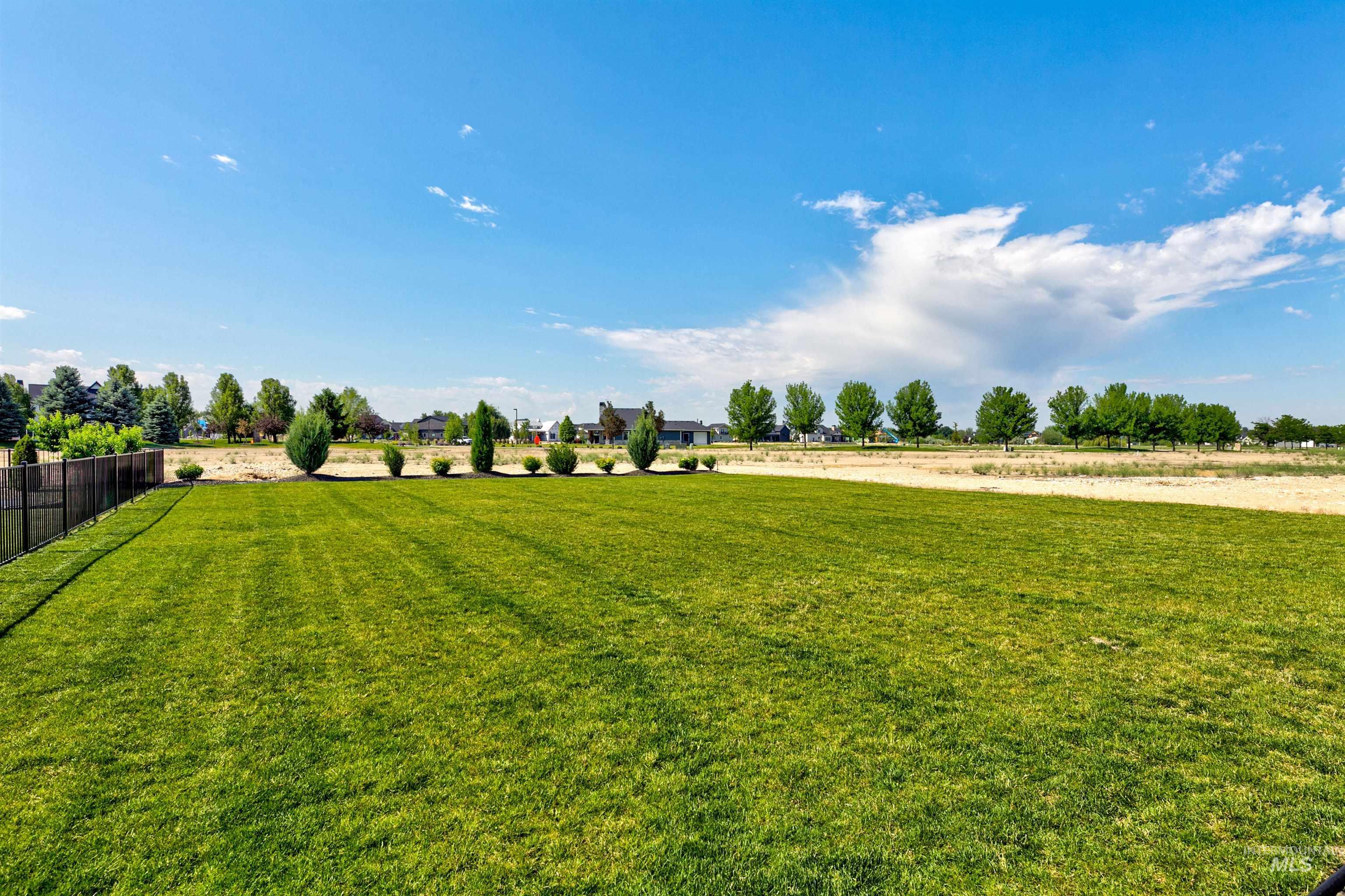 6299 Chateau Ct Property Photo 27