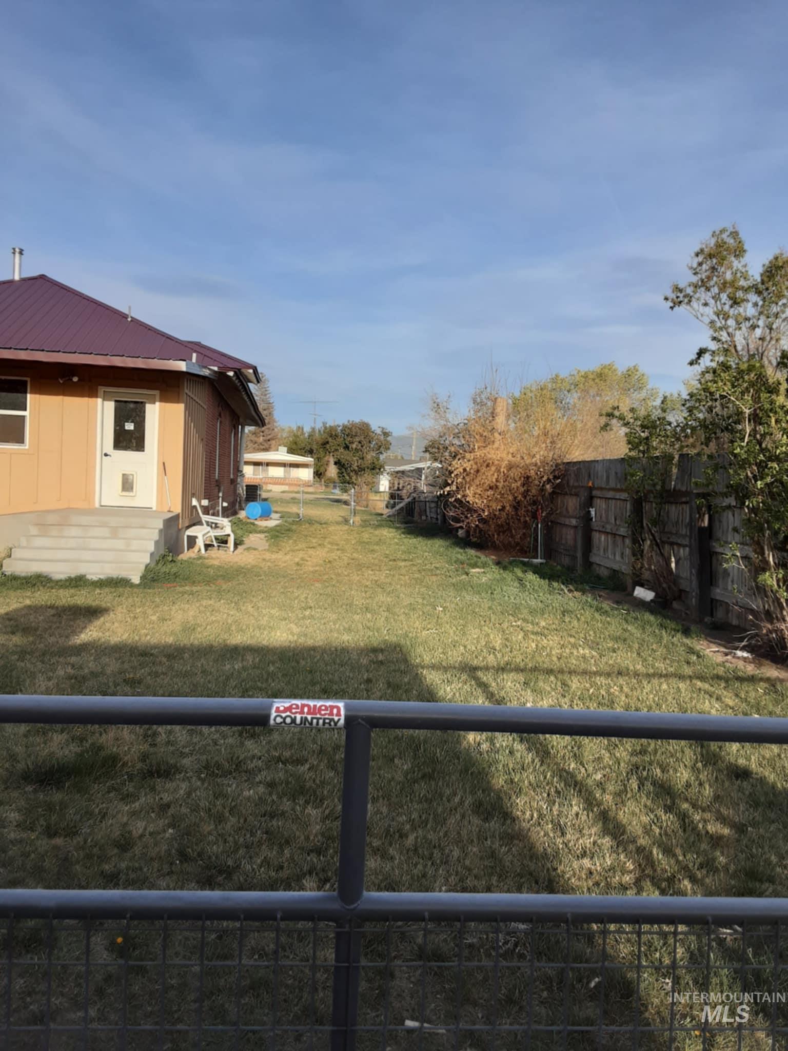 145 N Lincoln Property Photo 3