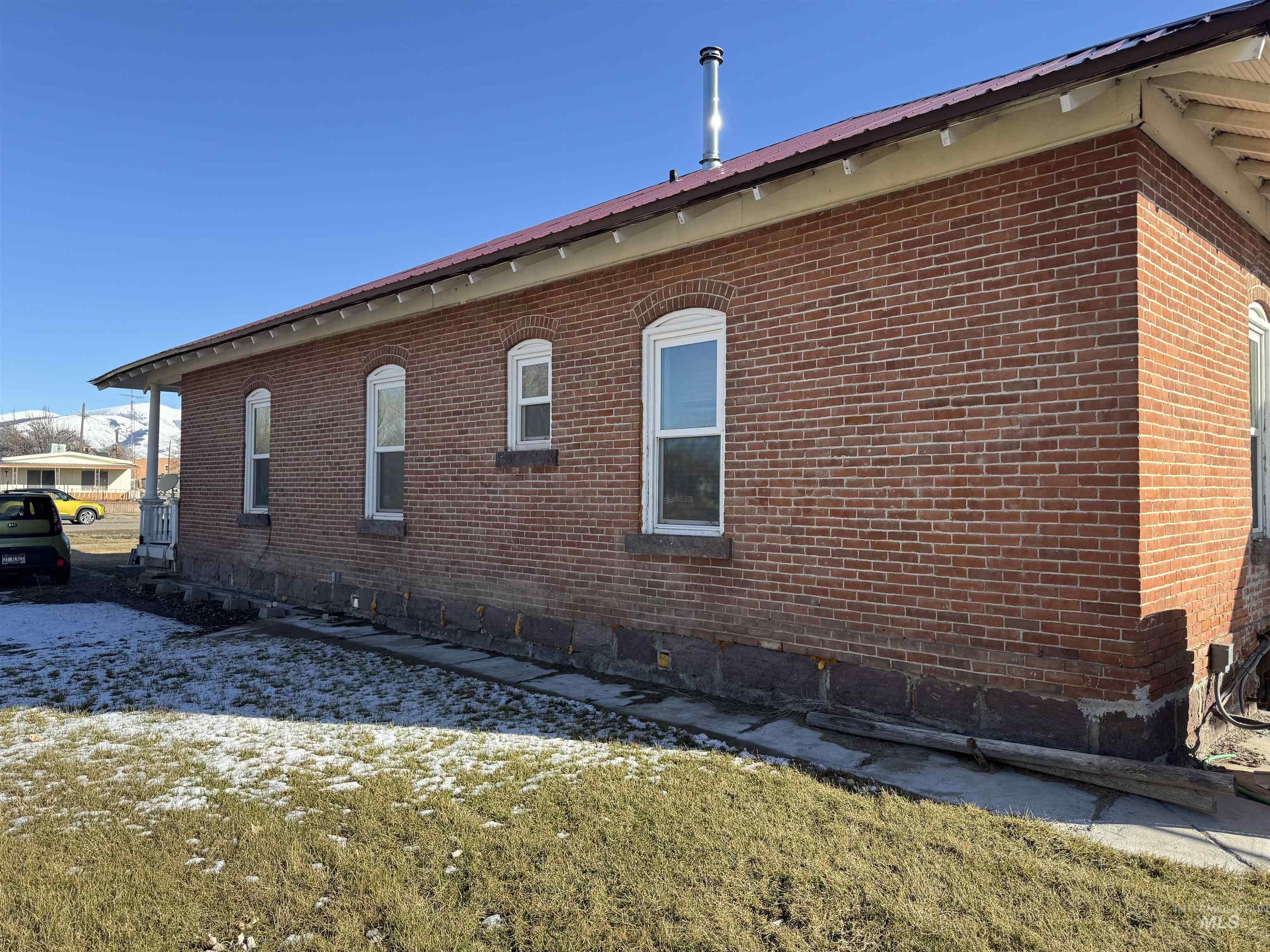 145 N Lincoln Property Photo 5